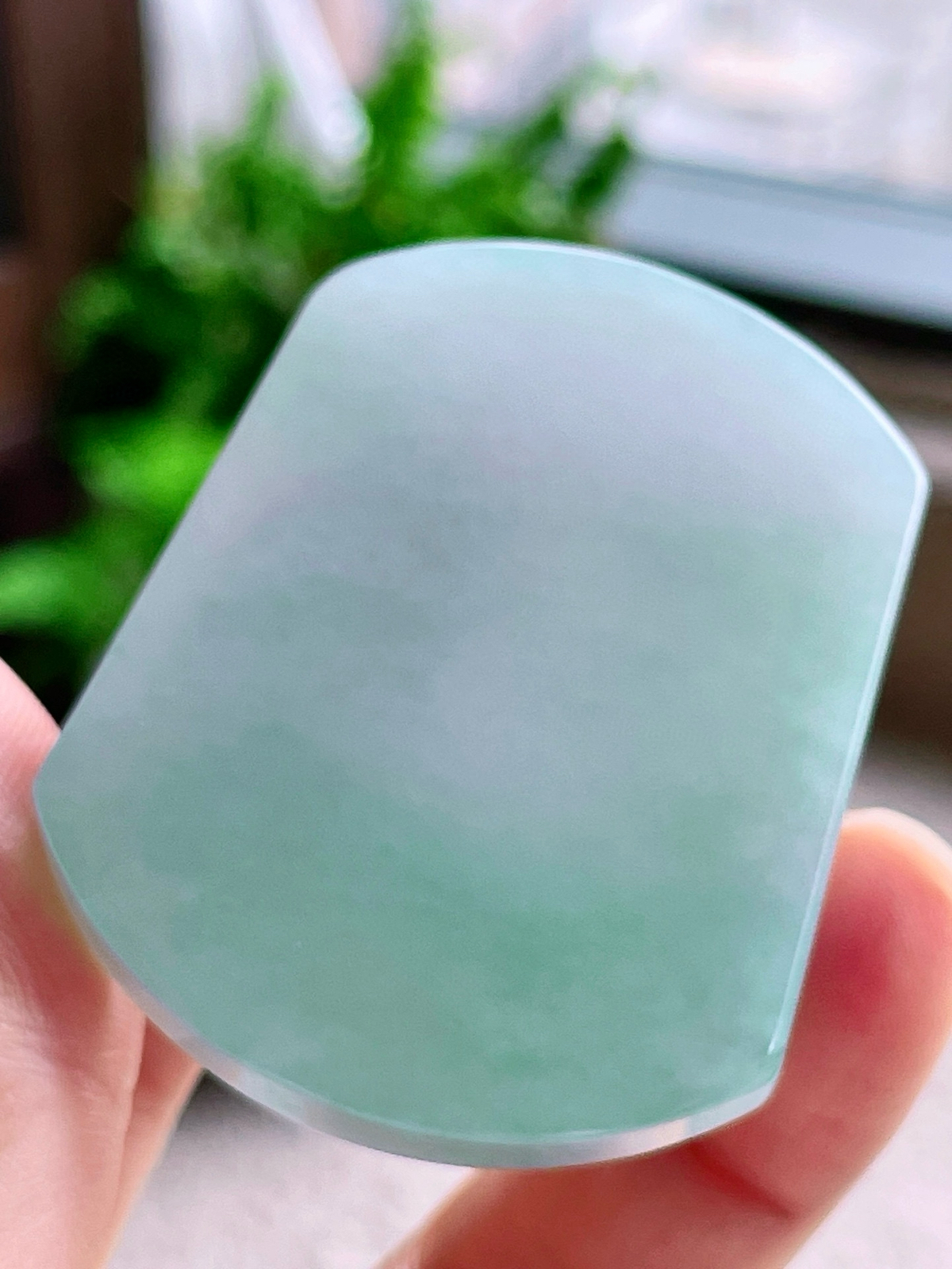 【裸石】冰晴水无事牌吊坠
【说明】缅料 性价比高  
【尺寸】53-41.6-6