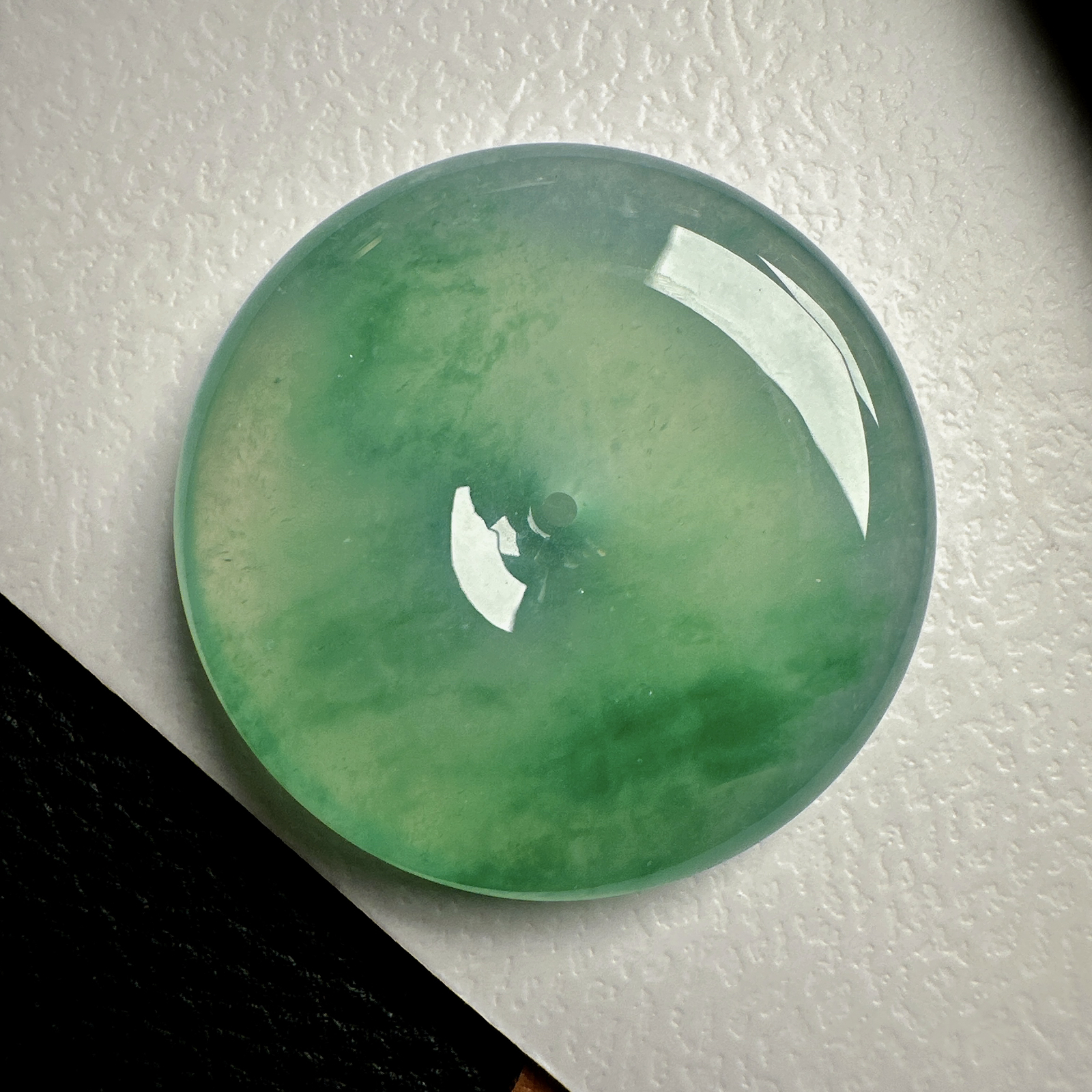 【冰种飘绿平安扣】质地细腻，品质很好，冰感十足，胶感明显，收藏品质