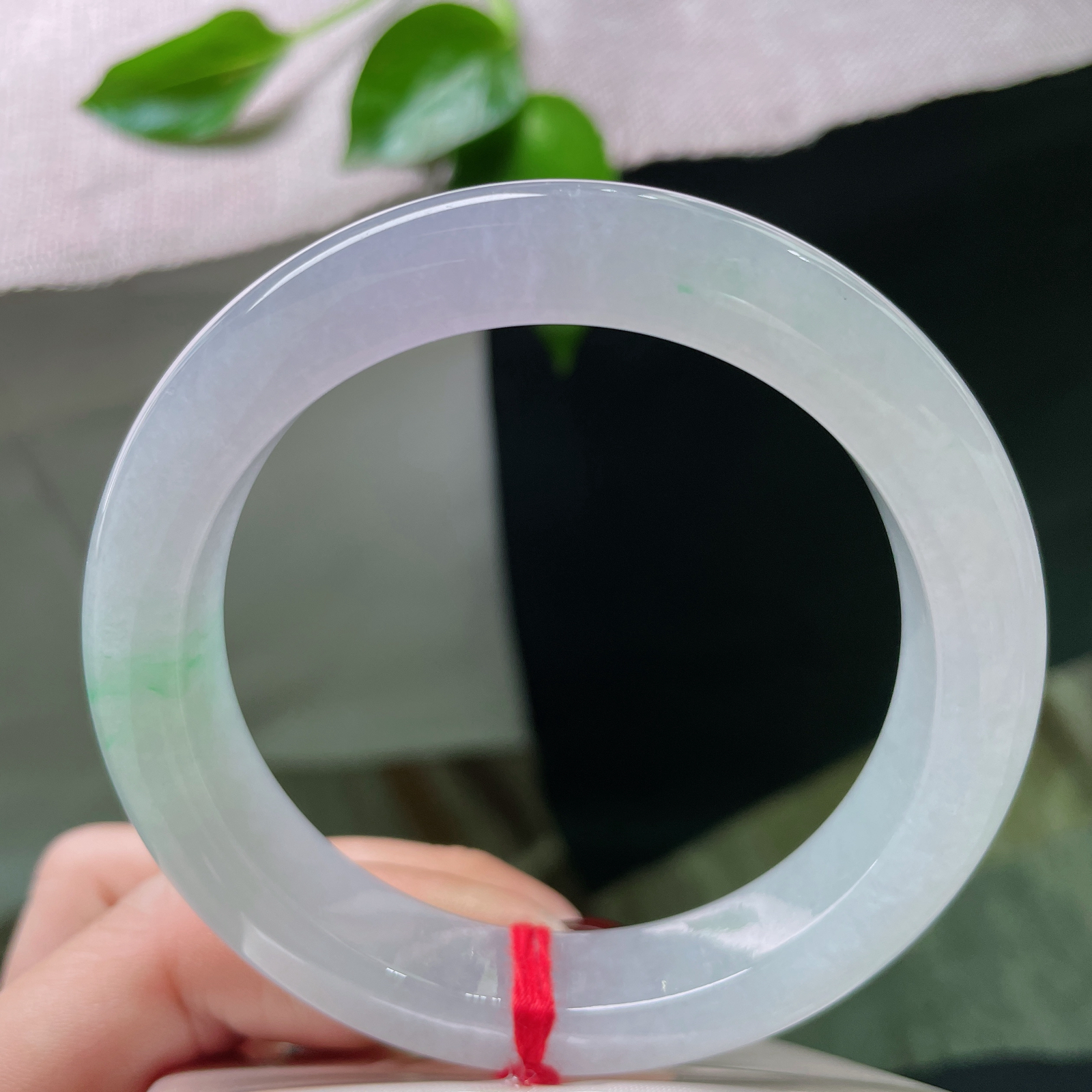 57.5/12.1/9.6，冰春彩正圈，粉紫的色泽在晶莹的固体中凝固、晕染，有一种“被定格的美好”..