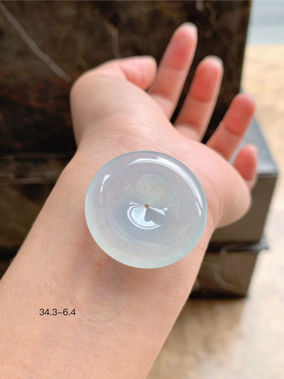 晴水·平安扣

胶润饱满的厚装平安扣，晴水悠悠，把圆满与贵气戴在身上