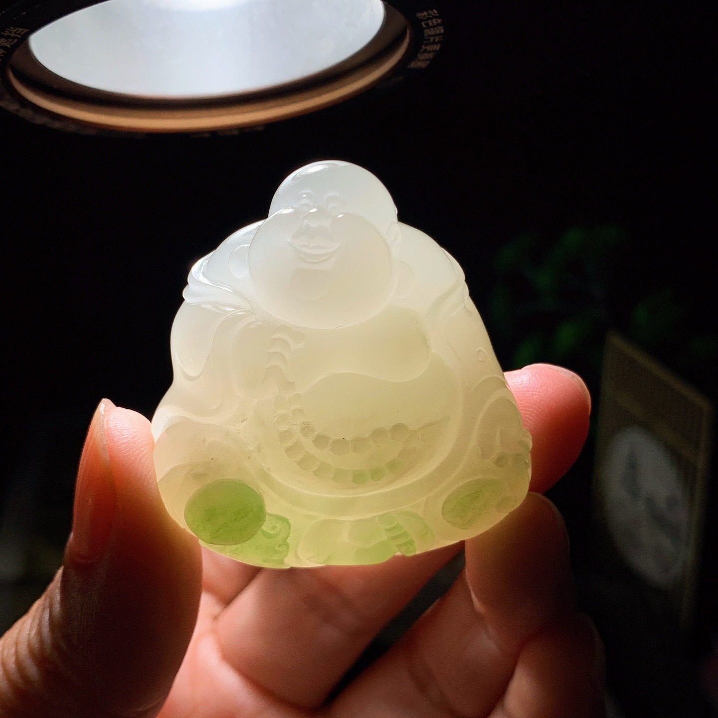 和田玉青海翠翠青佛引福来挂件 尺寸44/40/23重53.5克。玉质细腻油润。手推出油。品相大气lt260402