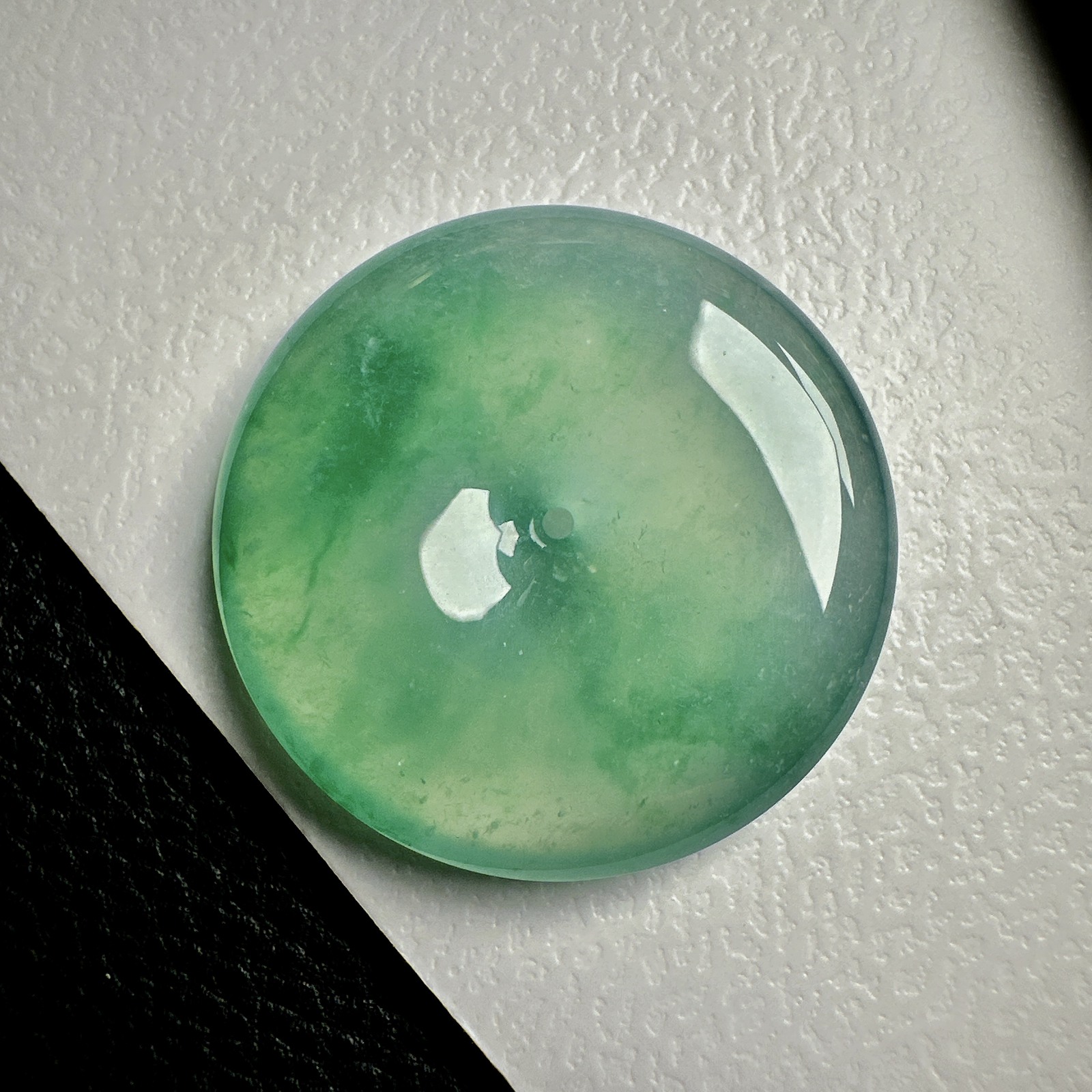 【冰种飘绿平安扣】质地细腻，品质很好，冰感十足，胶感明显，收藏品质