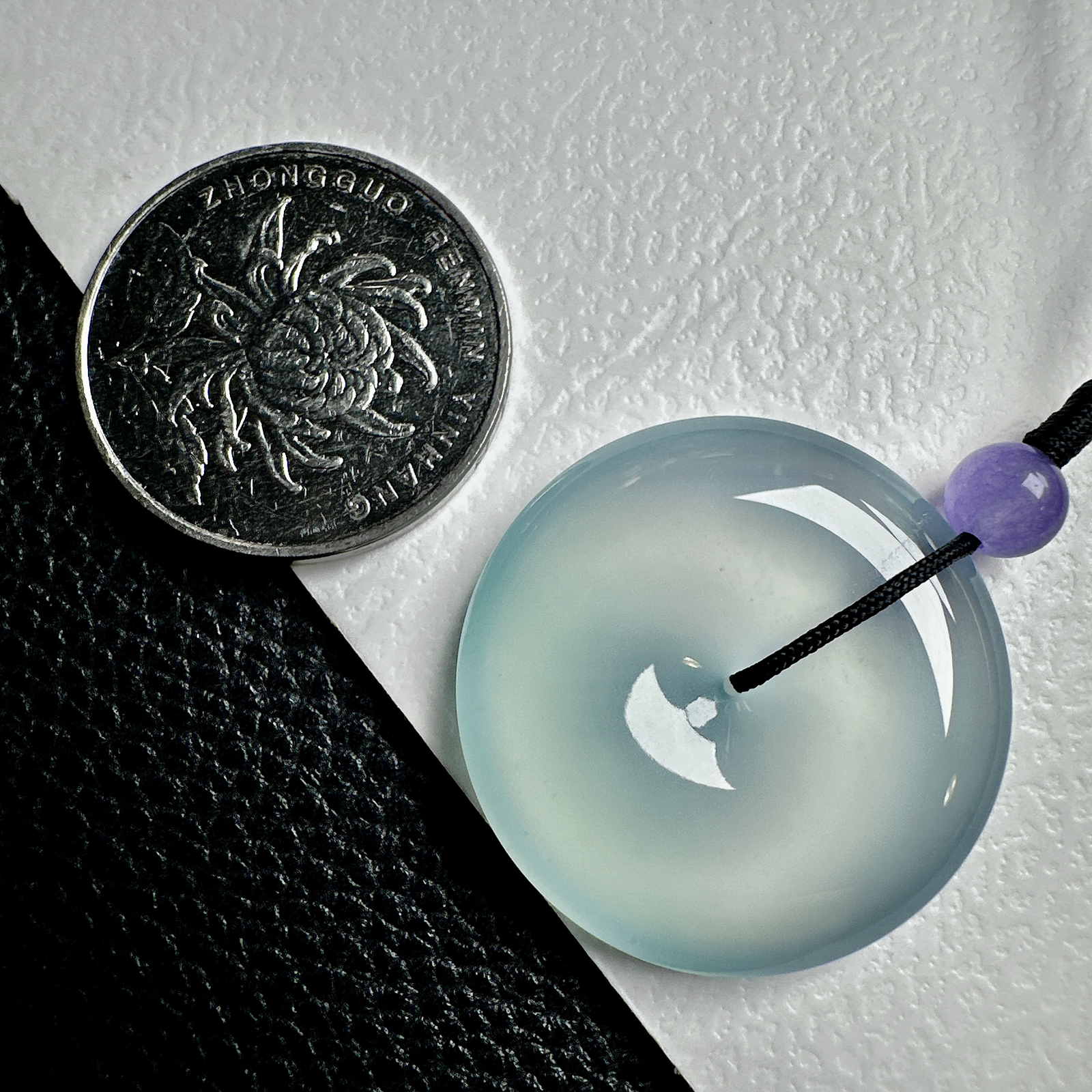 【冰种天空蓝平安扣】质地非常细腻干净，冰润十足，种老冰透，收藏品质