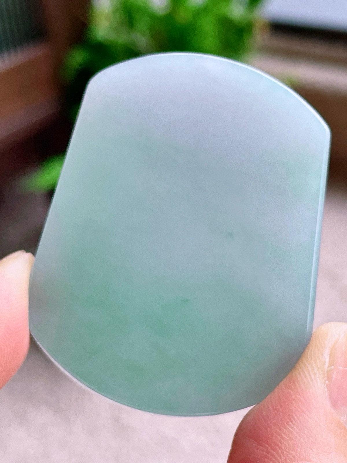 【裸石】冰晴水无事牌吊坠
【说明】缅料 性价比高  
【尺寸】53-41.6-6