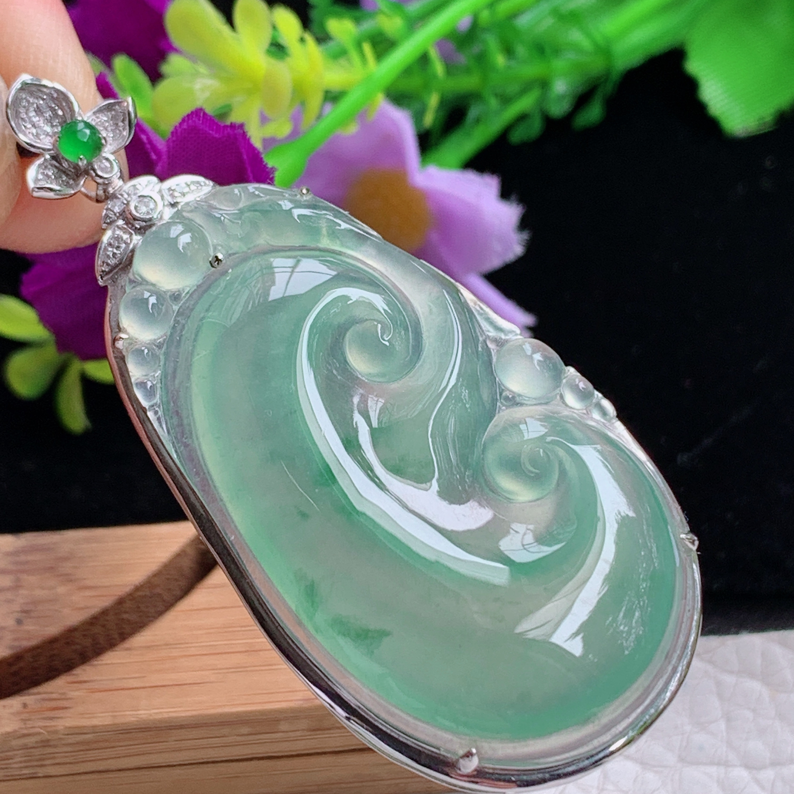 zz3实拍连金60*28.3*8.2缅甸翡翠冰种晴水大如意吊坠 豪华镶金事事如意毛衣坠，玉石约45.3*26.5*5