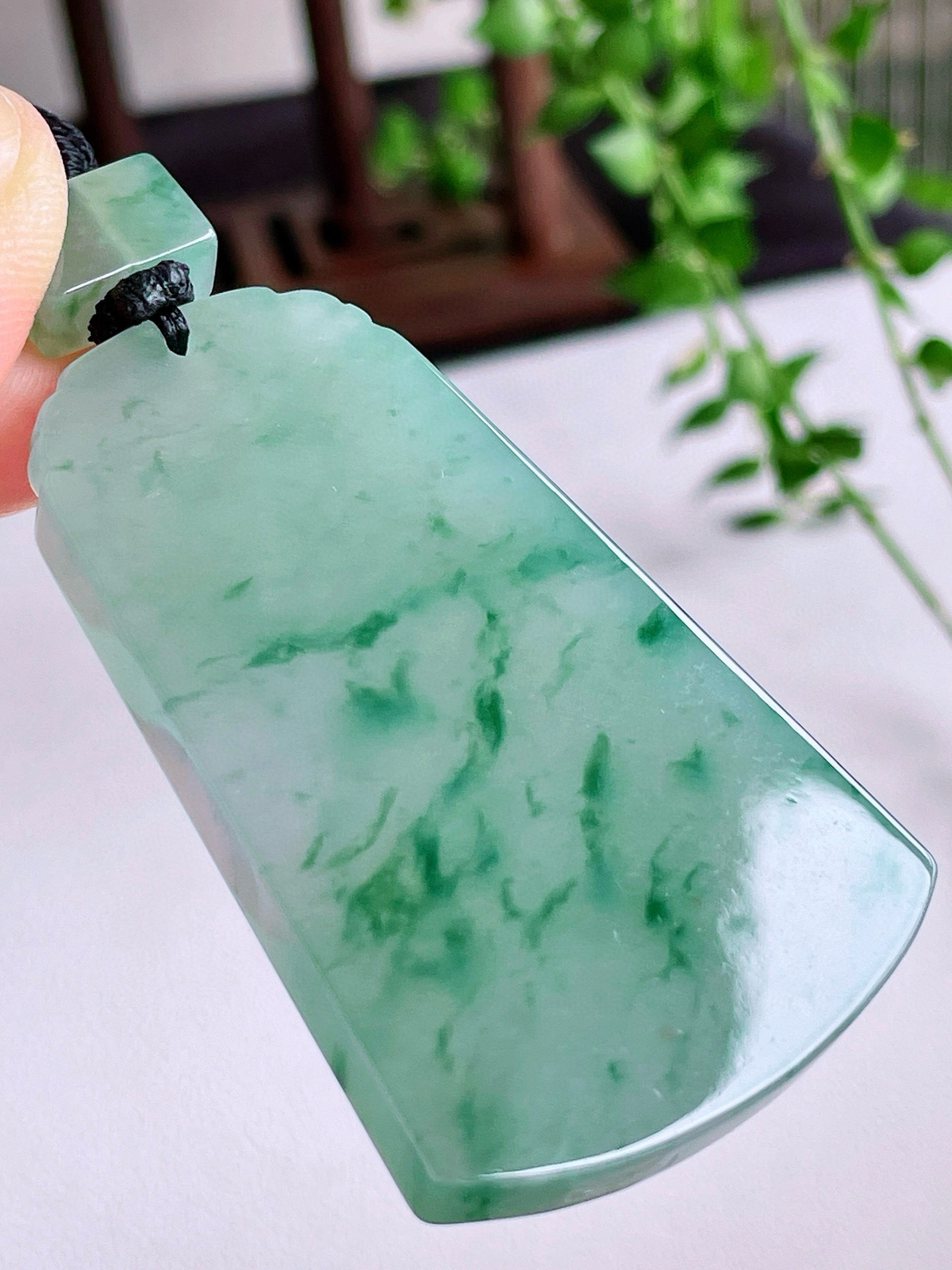 【裸石】冰飘绿花无事牌吊坠
【说明】缅料 性价比高  飘花
【尺寸】54-34.5-5.7