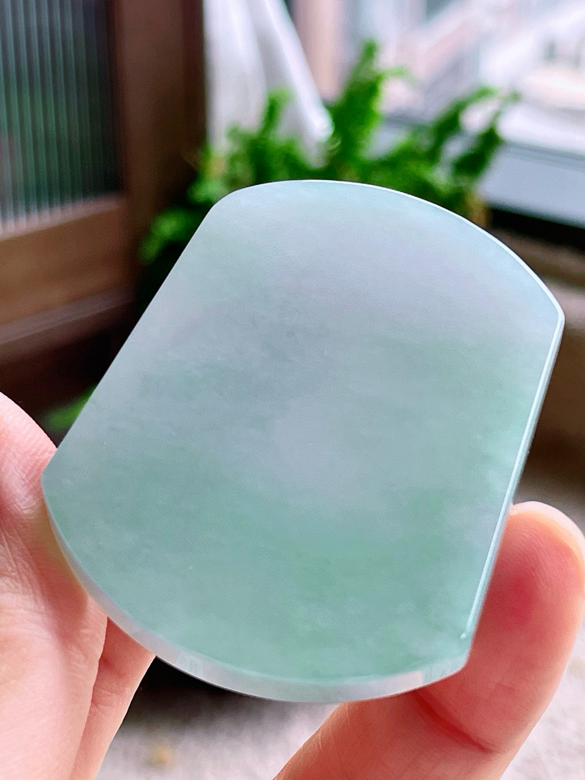 【裸石】冰晴水无事牌吊坠
【说明】缅料 性价比高  
【尺寸】53-41.6-6