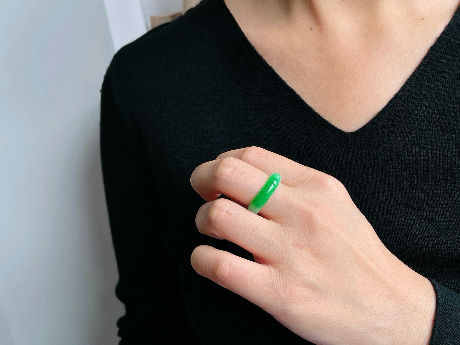 【裸石】冰飘阳绿戒圈指环
【说明】缅料 性价比高  
【尺寸】5.9-4
【圈口】19号