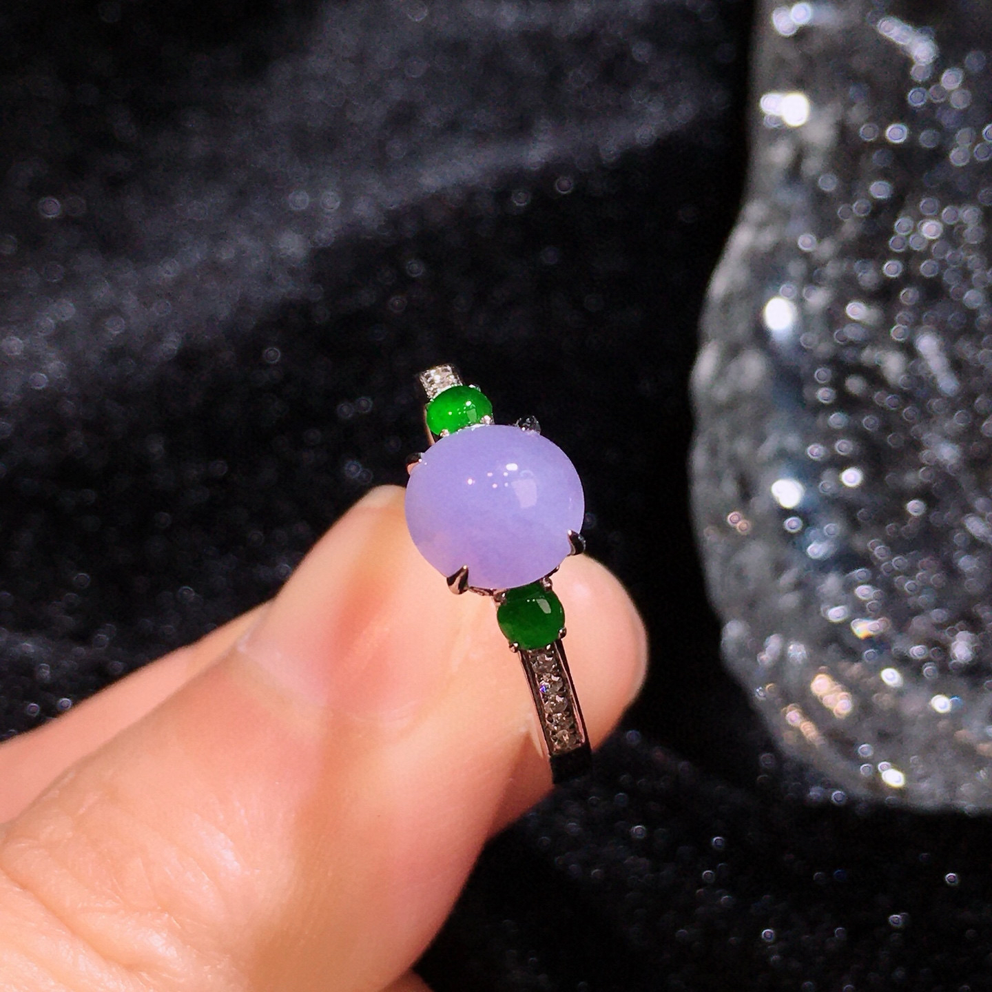 18K金镶嵌紫罗兰蛋面戒指