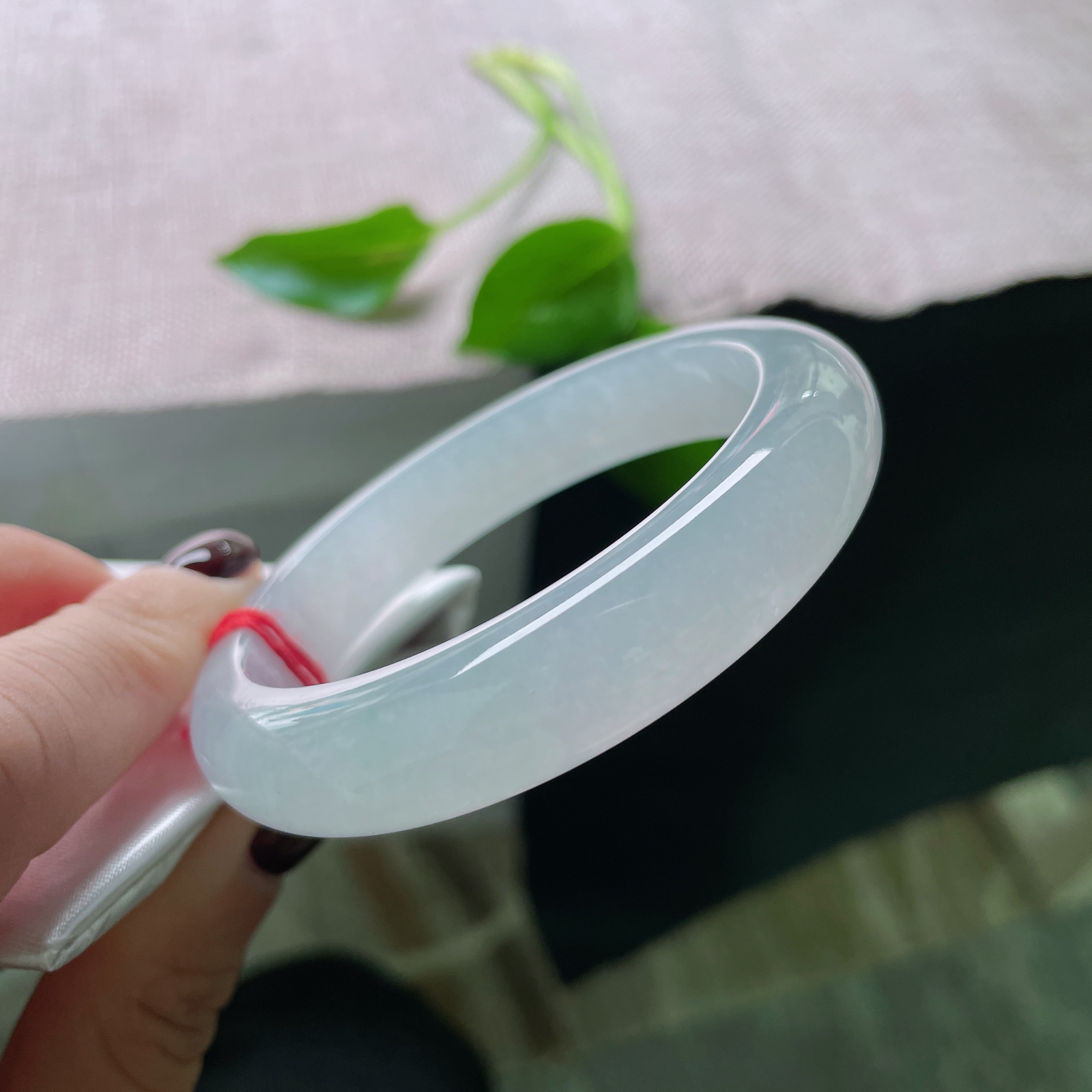 54.6/12/8.3，冰紫正圈，种老，晶莹剔透，带着亘古的寒与光，腕上生烟..