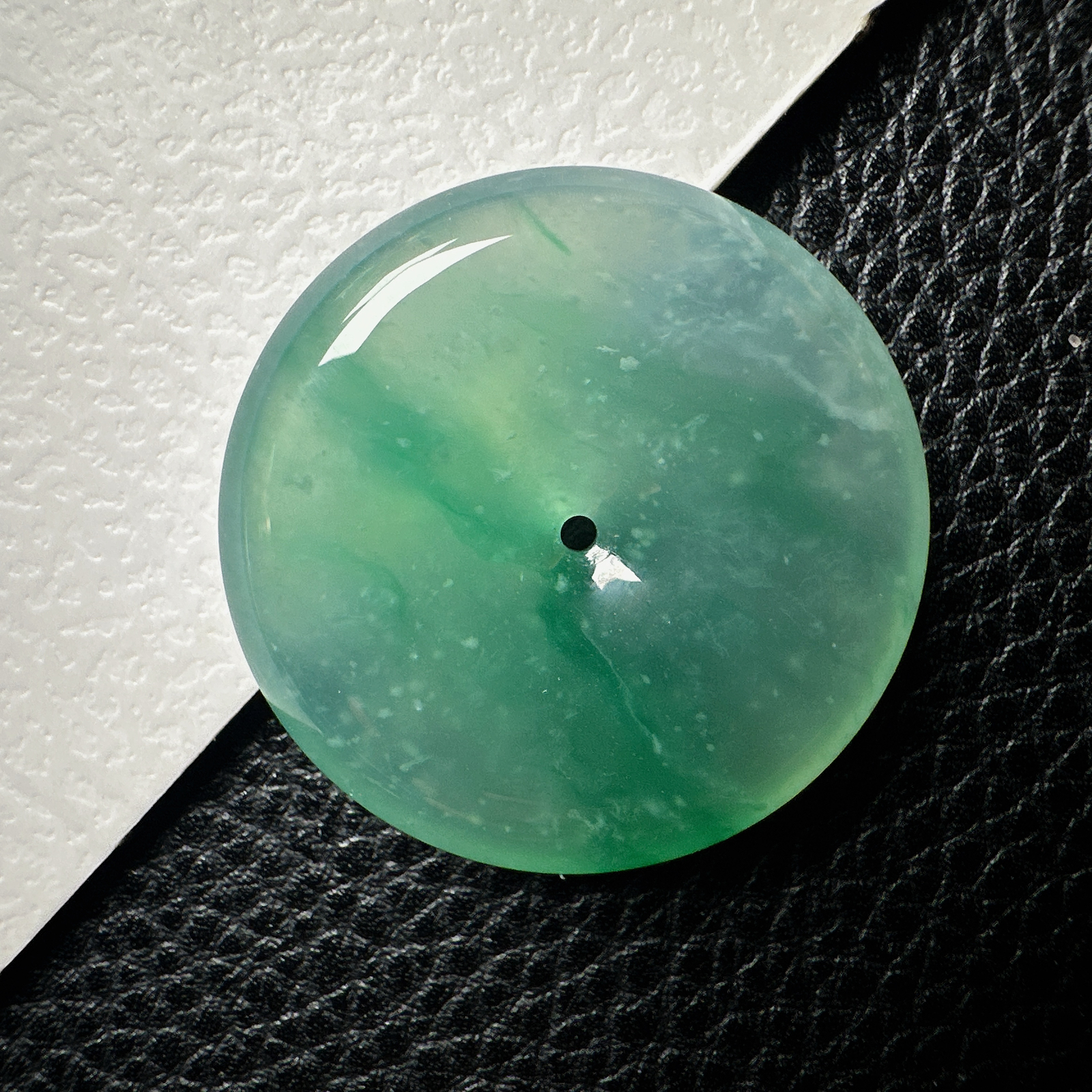 【冰种飘绿平安扣】飘雪花棉，质地细腻，品质很好，冰感十足，胶感明显，收藏品质