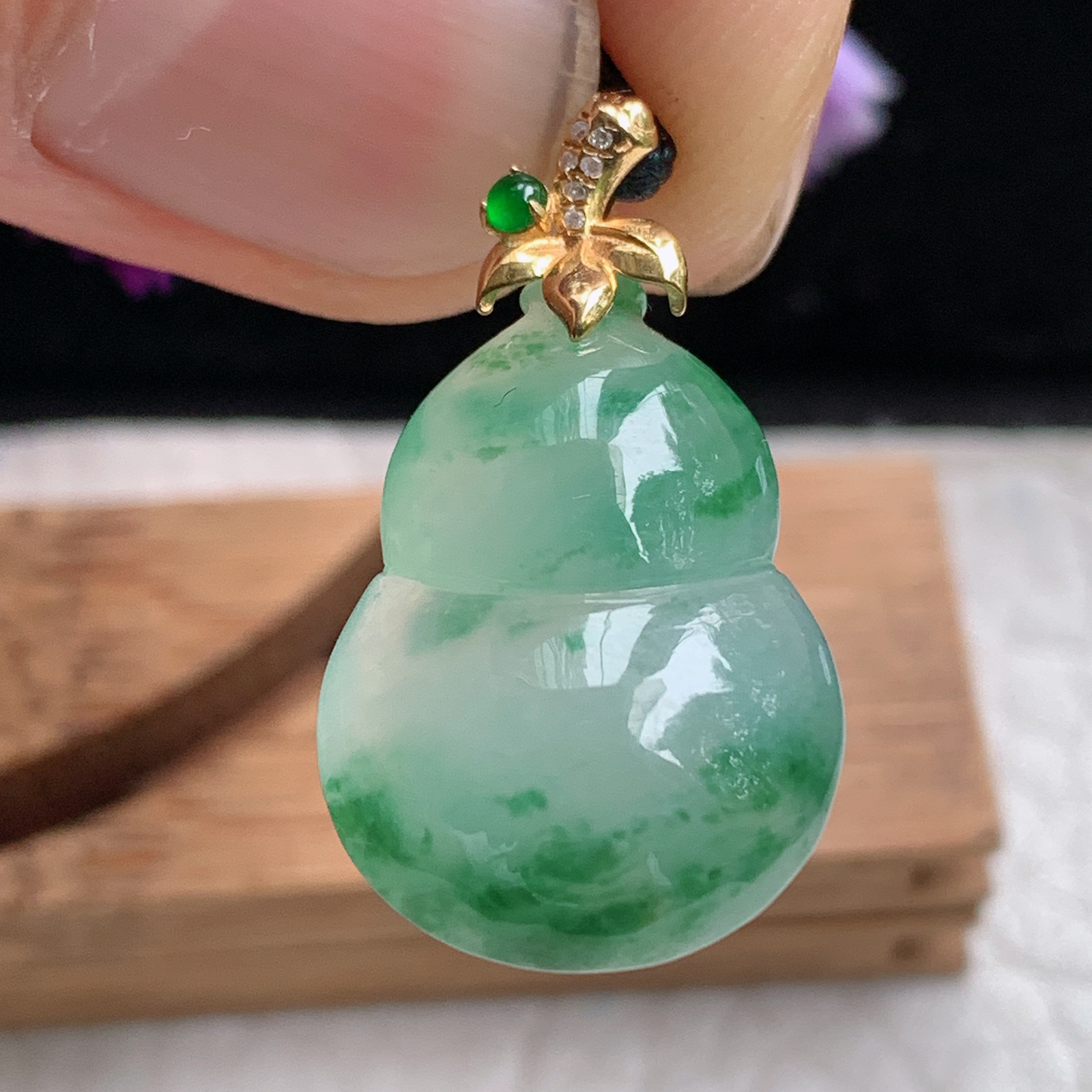 zz3实拍连金26.5*15.5*7.3缅甸翡翠冰飘绿花精美葫芦吊坠 镶金福禄锁骨坠