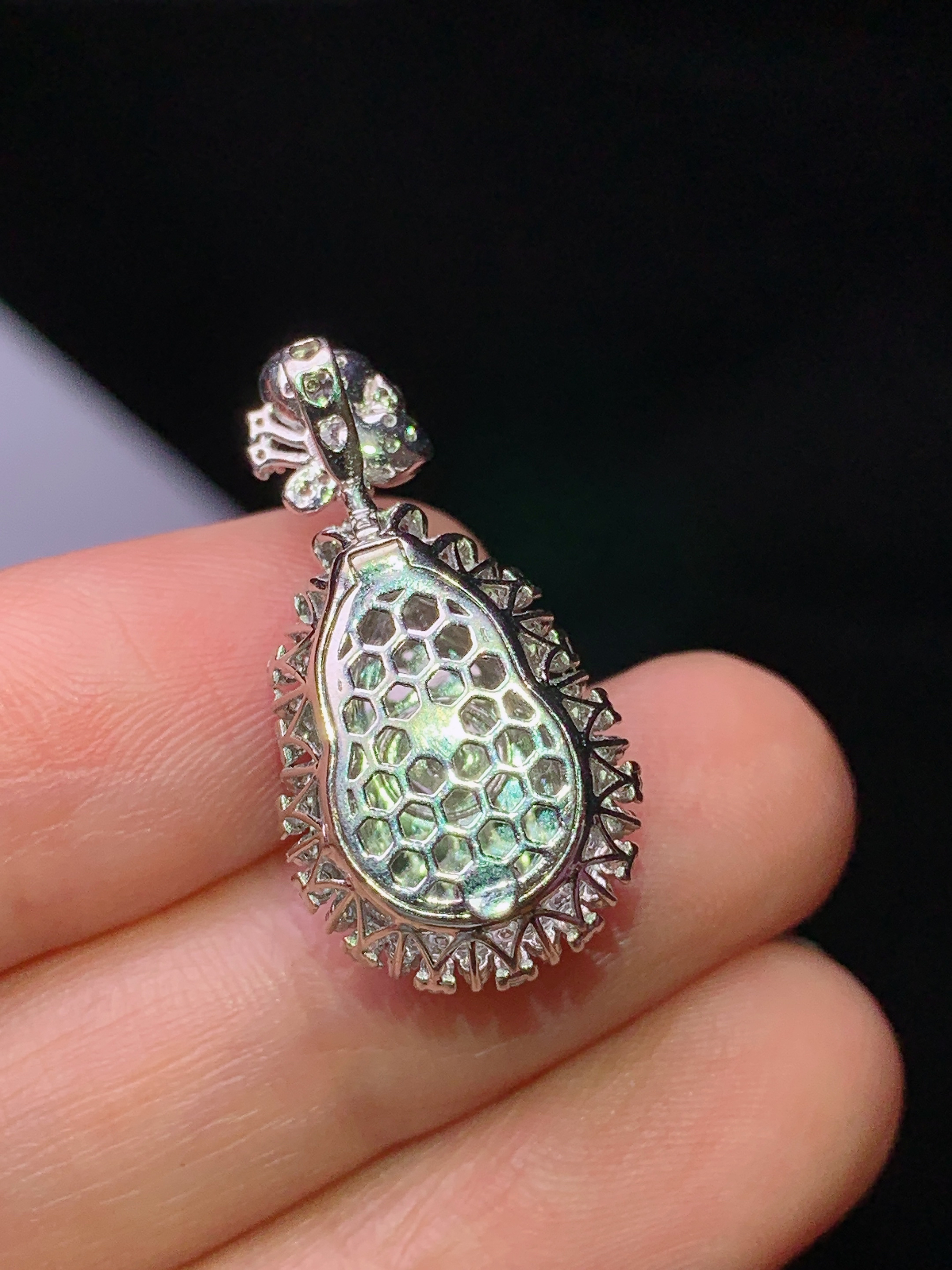 18k金钻镶嵌翠绿葫芦吊坠 玉质细腻 色泽艳丽清新 水润亮眼 整体尺寸26.2*13.5*10.5k1