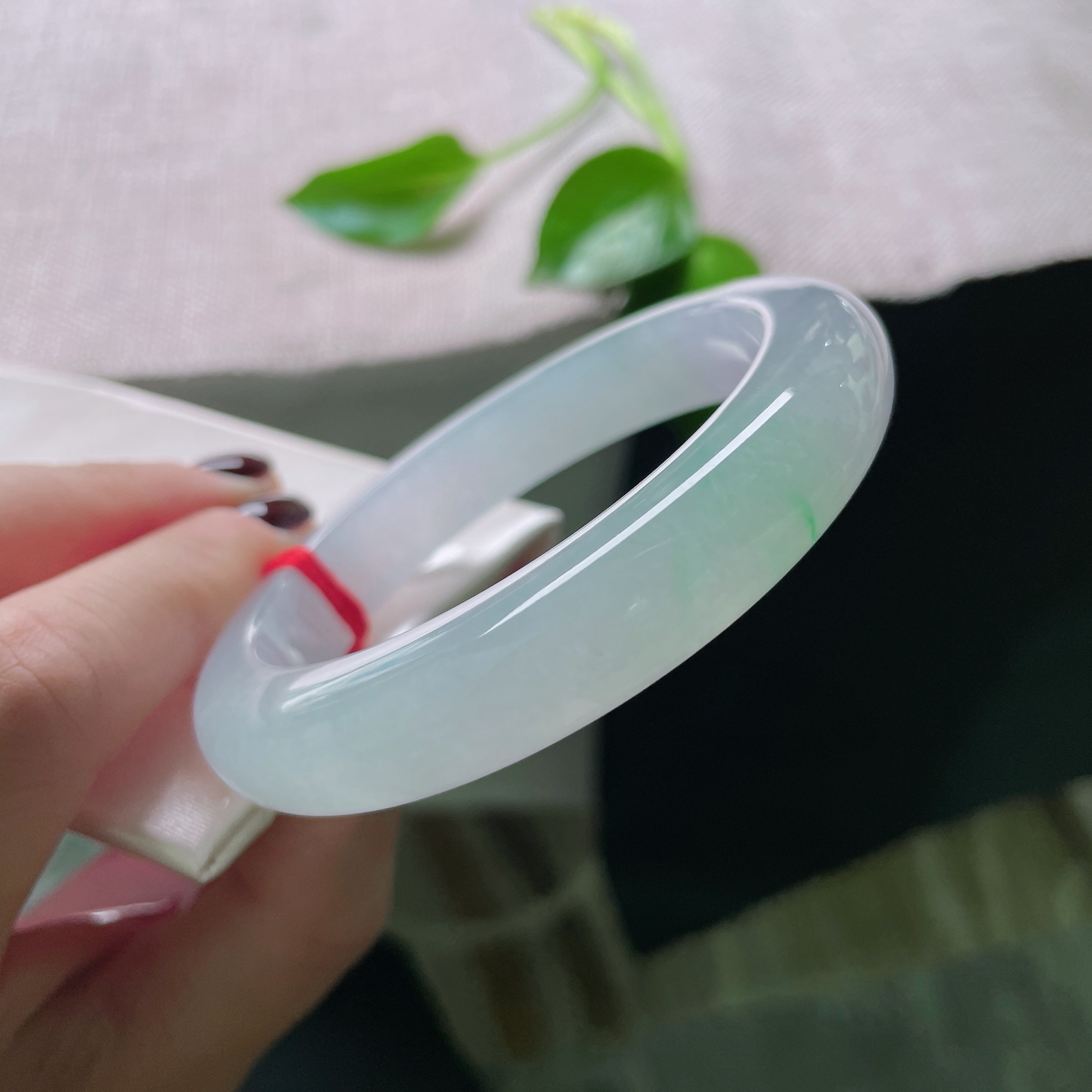 57.5/12.1/9.6，冰春彩正圈，粉紫的色泽在晶莹的固体中凝固、晕染，有一种“被定格的美好”..