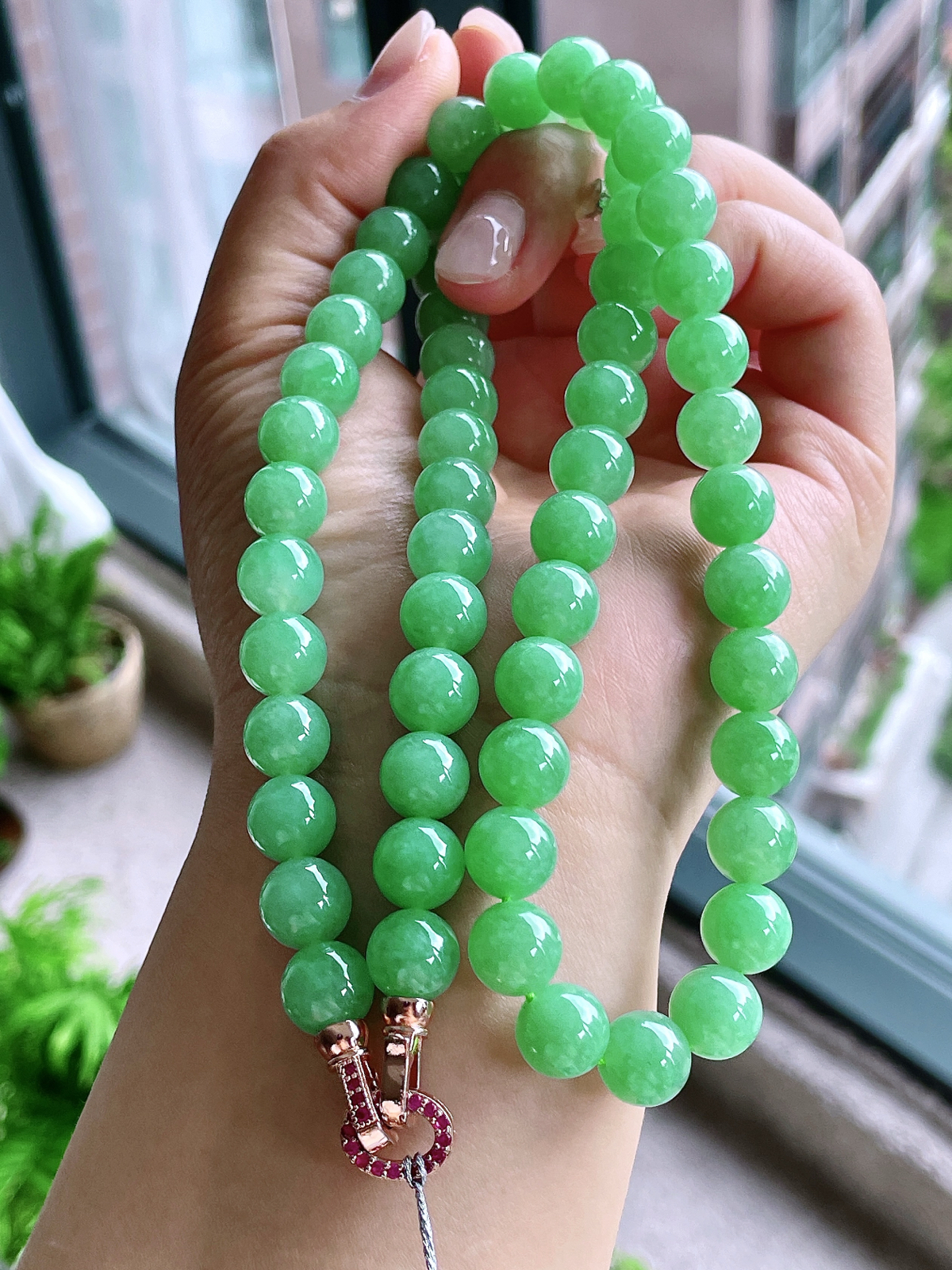 【珠子】高冰阳绿珠链圆珠珠子珠链
【说明】缅料 性价比高  
【尺寸】10mm，31cm