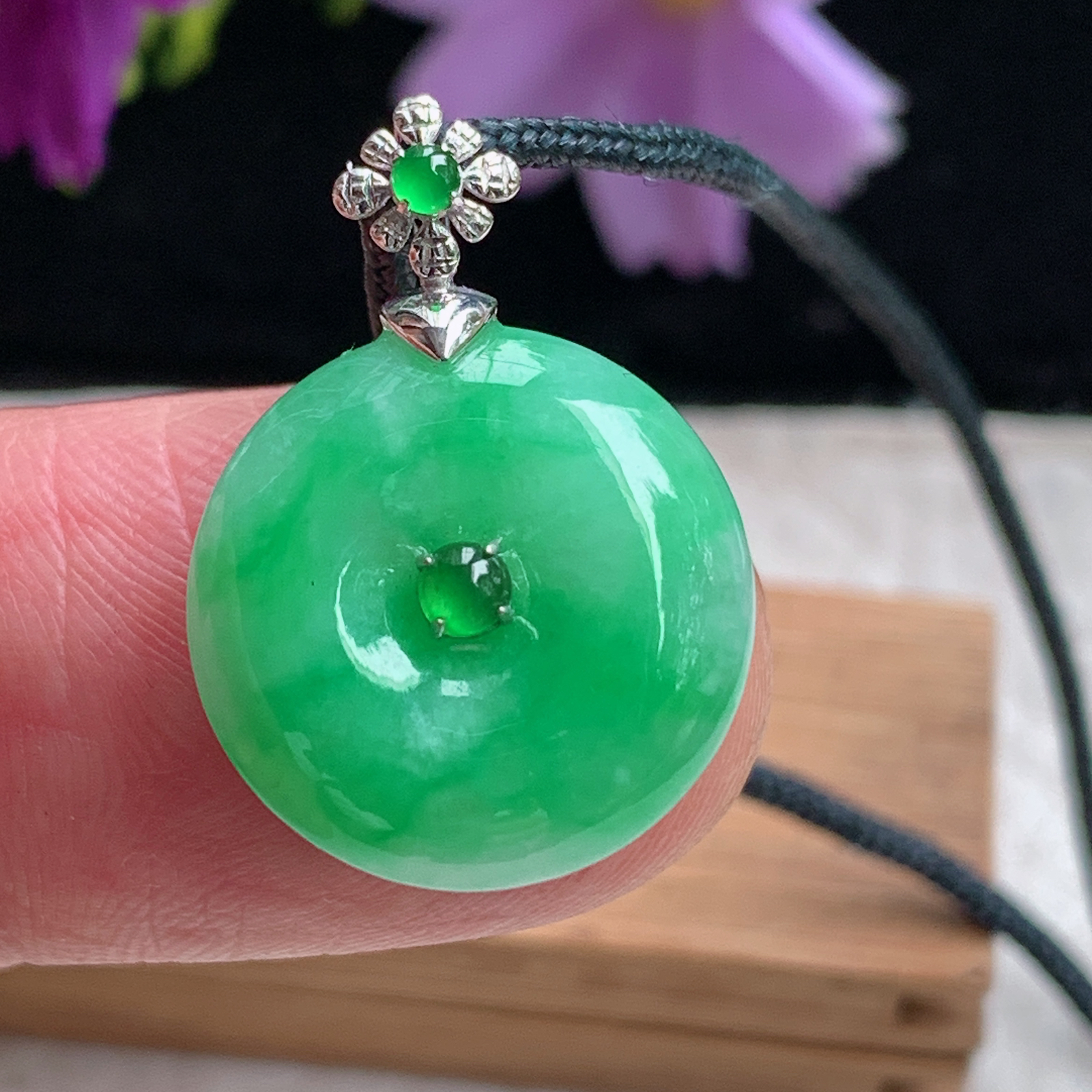 zz3实拍连金23.6*16.6*5.5缅甸翡翠满绿精美平安扣小吊坠 镶金锁骨坠