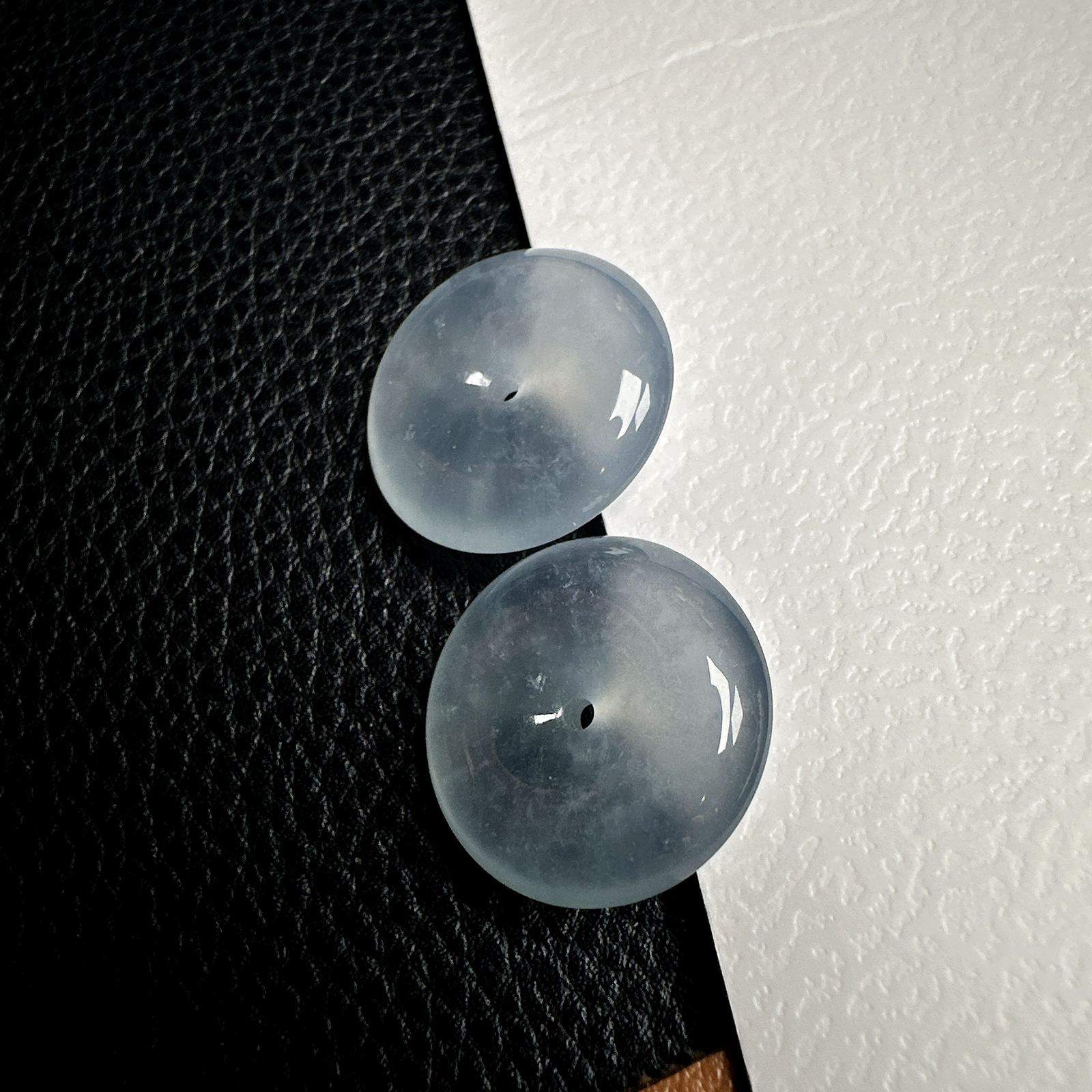 【冰种平安扣一对】质地细腻冰润，品质很好，冰感十足，胶感明显，收藏品质。