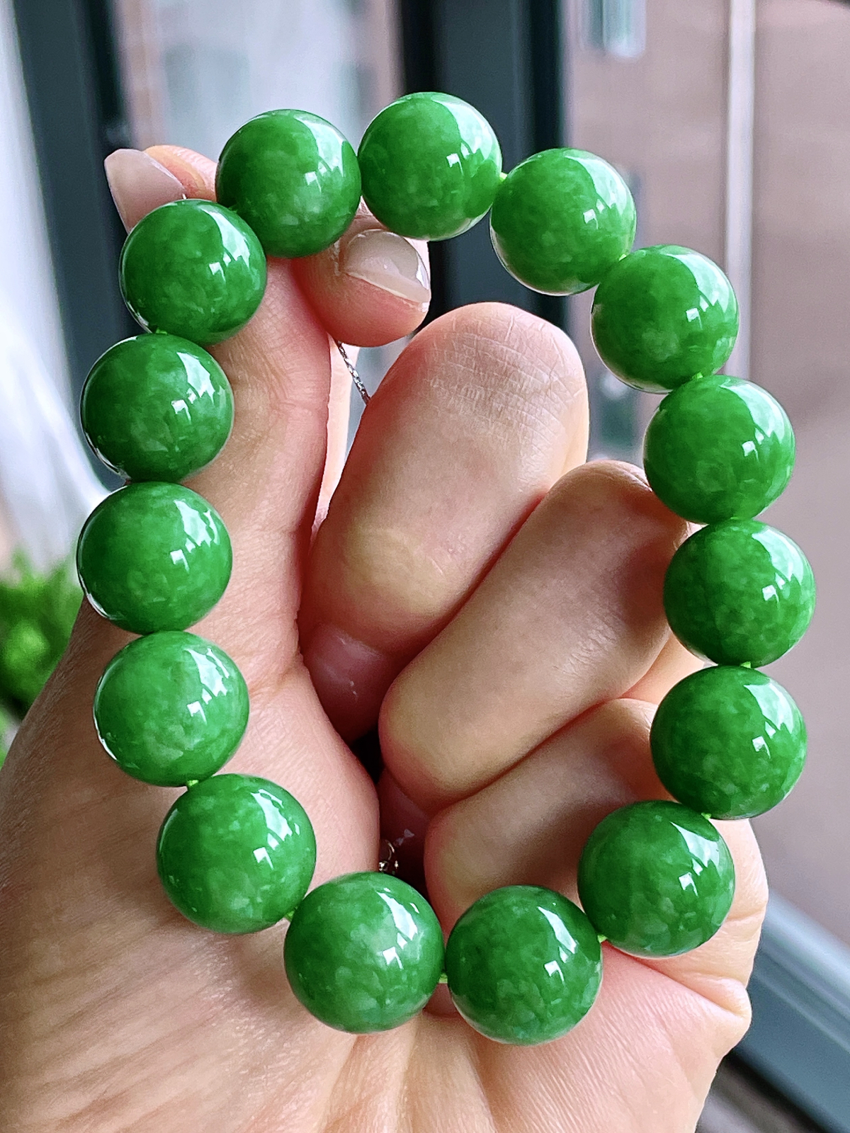 【珠子】冰阳绿手串圆珠珠子手串
【说明】缅料 性价比高  
【尺寸】14.4mm