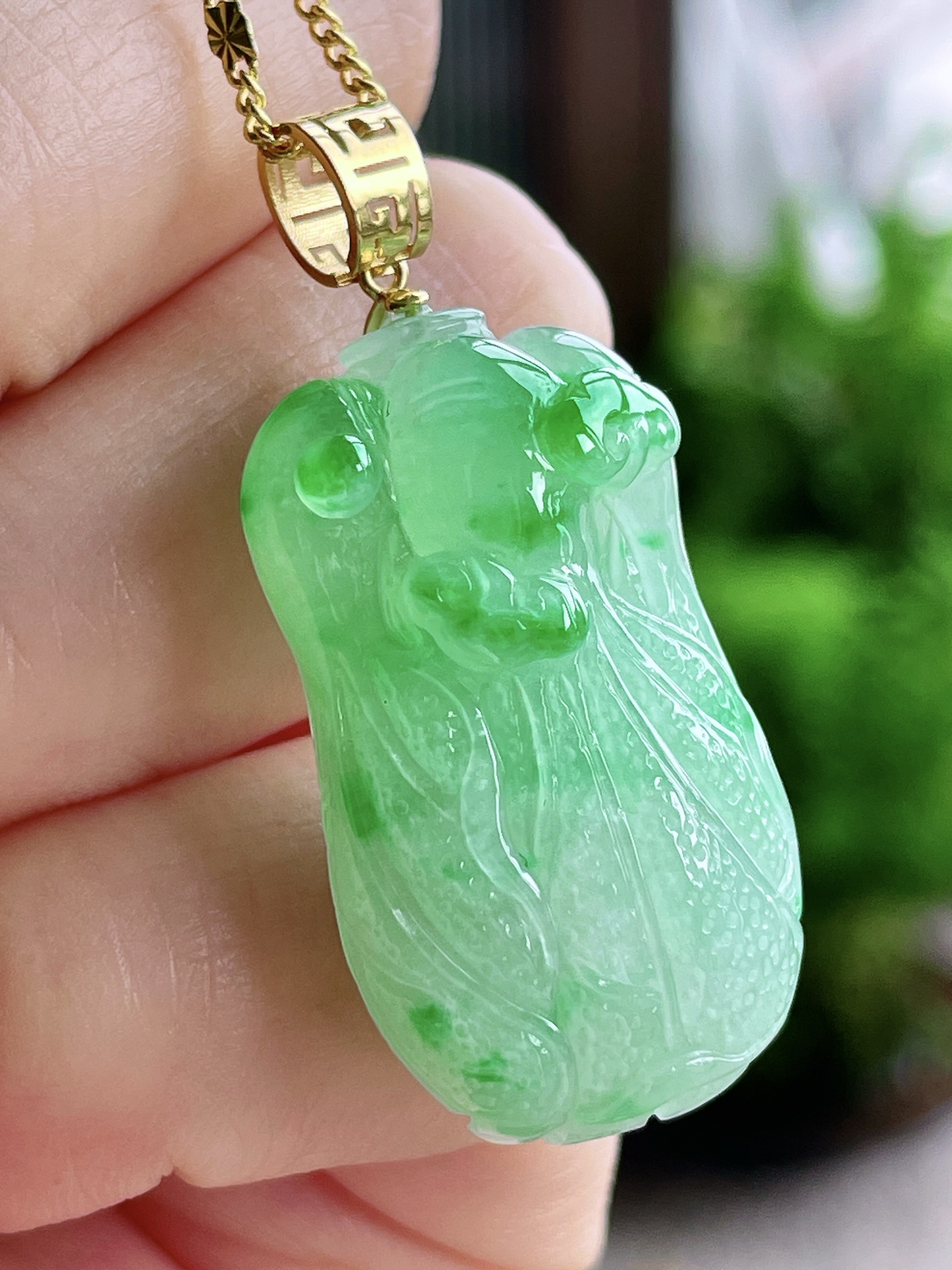 【镶嵌】冰飘绿花白菜百财吊坠  
【说明】缅料 18k金镶嵌 性价比高  飘花
【整体】38.8
