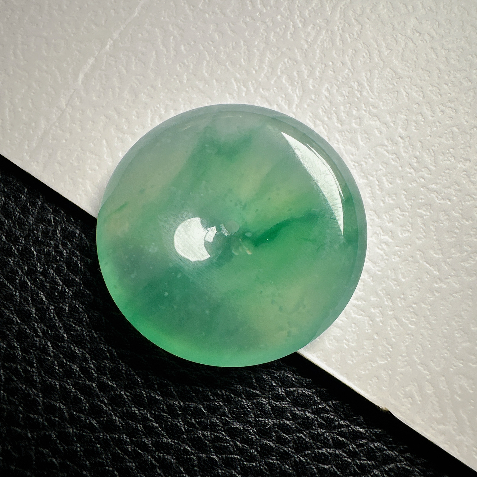 【冰种飘绿平安扣】飘雪花棉，质地细腻，品质很好，冰感十足，胶感明显，收藏品质