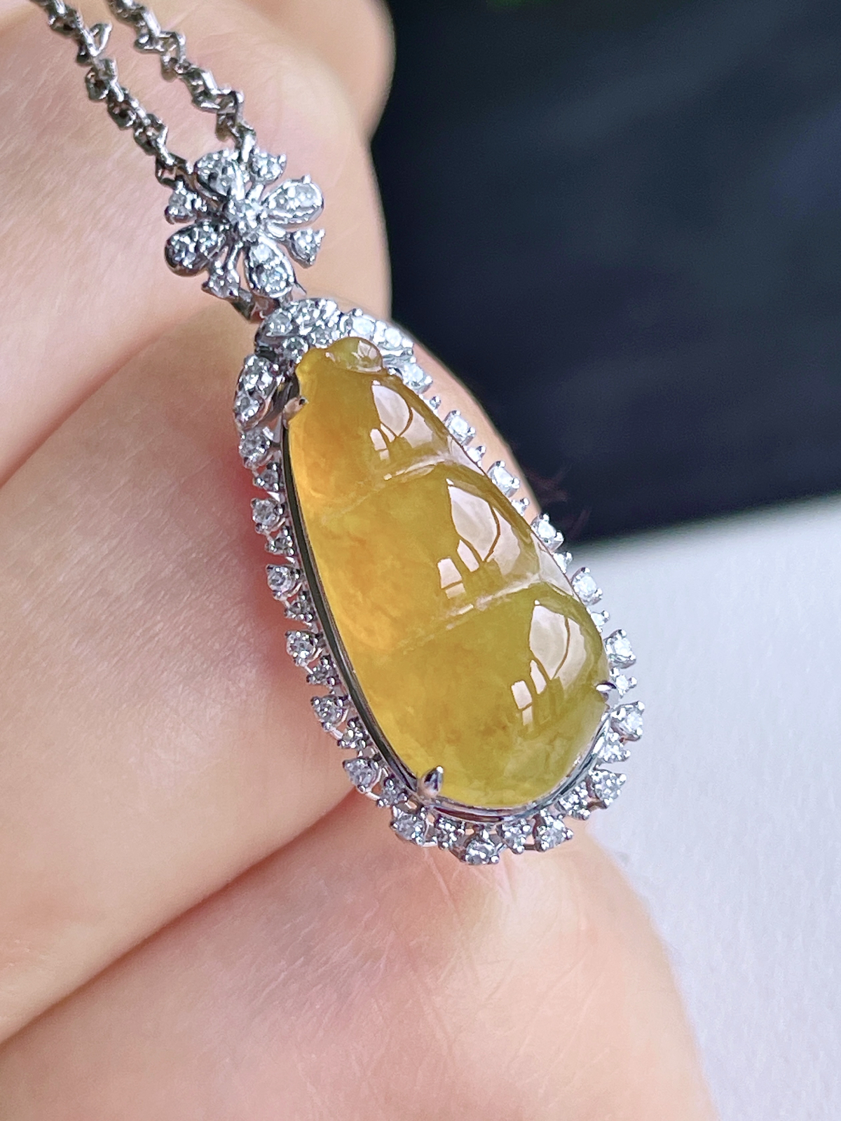 【镶嵌】冰黄翡豆子黄翡福豆吊坠  
【说明】缅料 18k金镶嵌 性价比高  
【整体】28-11-