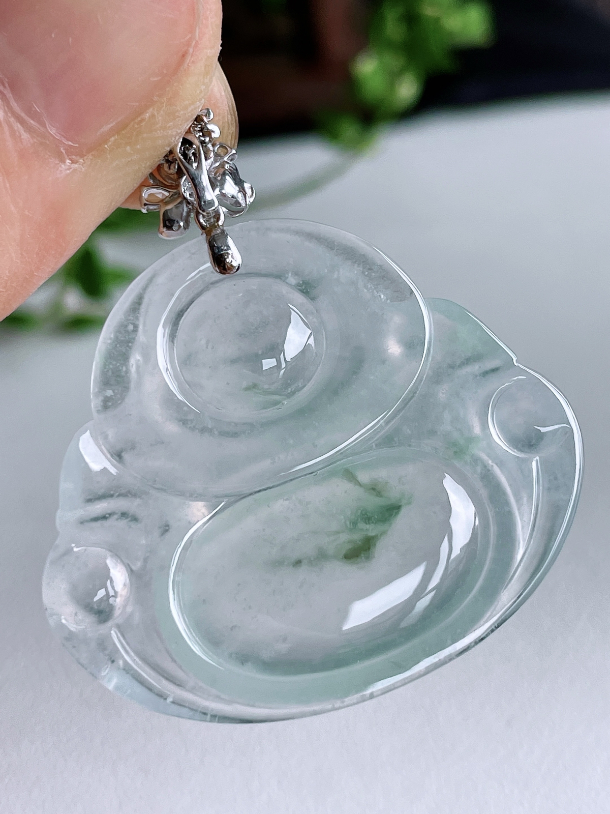 【镶嵌】冰飘花佛公吊坠  
【说明】缅料 18k金镶嵌 性价比高  
【整体】37
【裸石】34.7-30-5.5