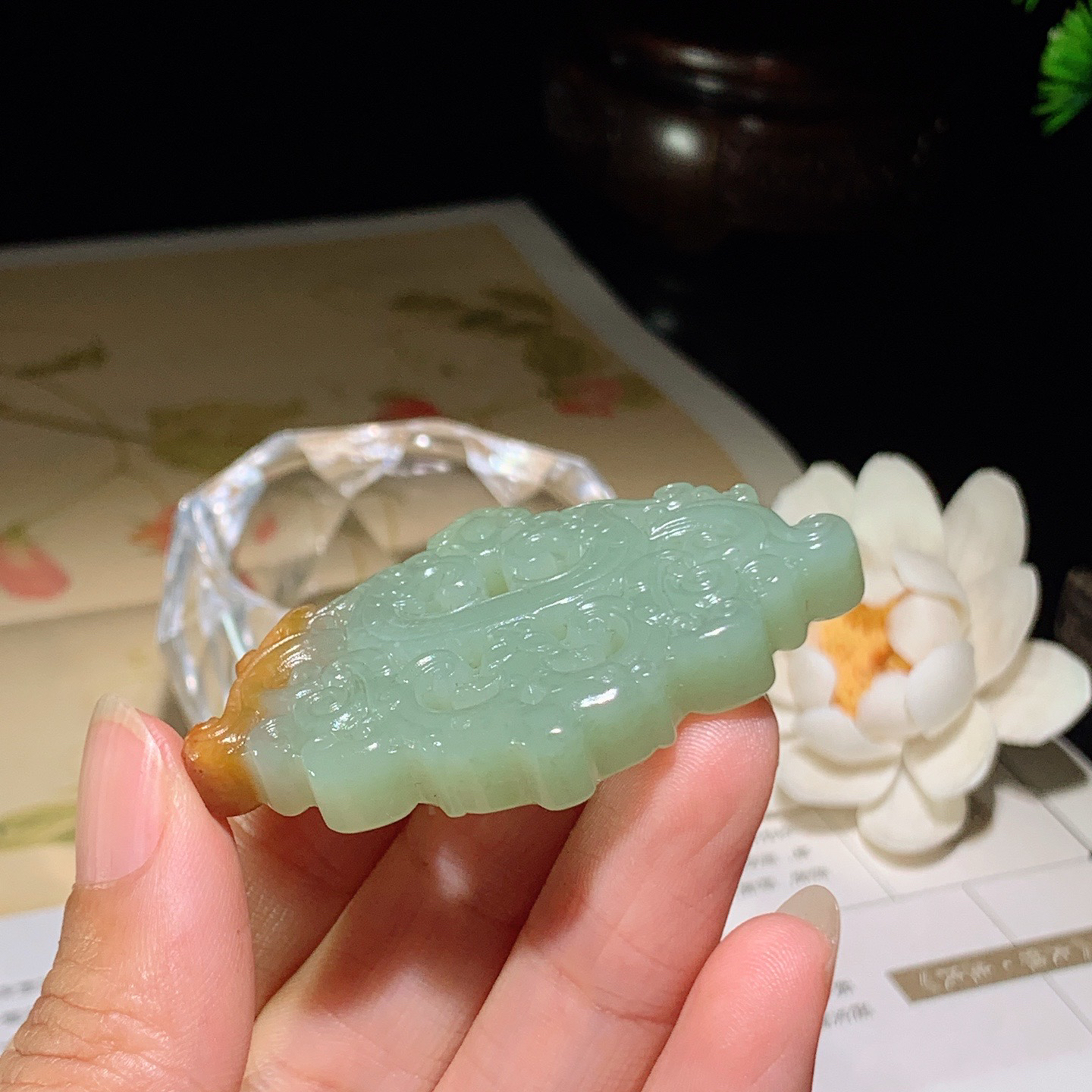 和田玉白玉仿古龙凤挂件。尺寸36/56/8重25克 玉质细腻油润 底色纯净 脂粉好，品质好。lt260402