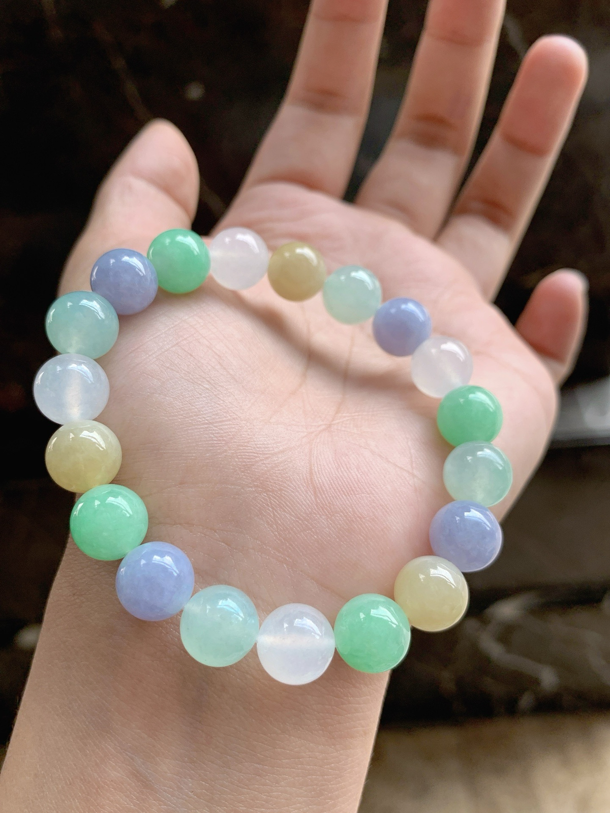 🤍多宝手串
水润多彩翡翠串，晃出腕间的撞色甜