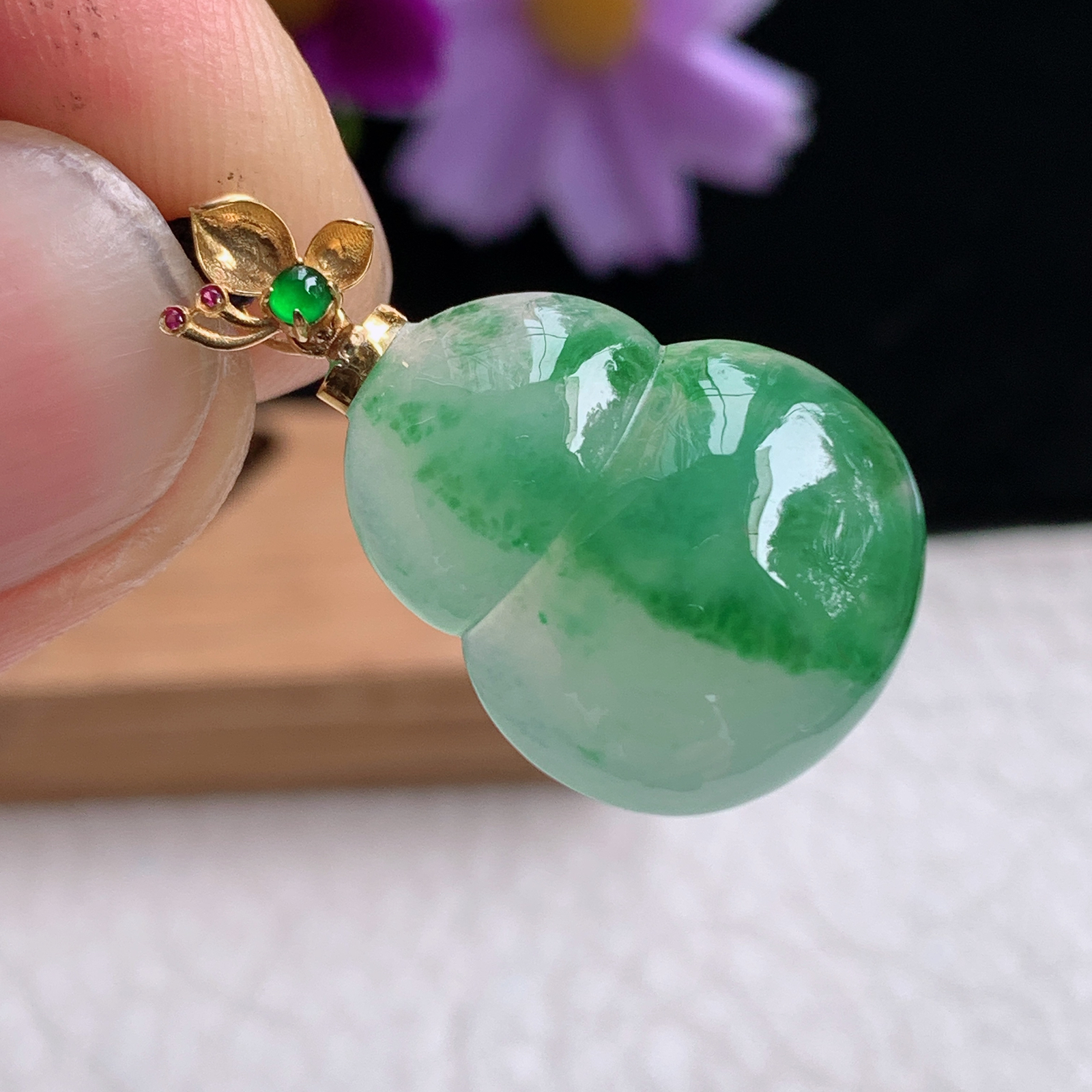 zz3实拍连金26.8*15.5*4.8缅甸翡翠飘绿精美葫芦吊坠 半山半水镶金锁骨坠