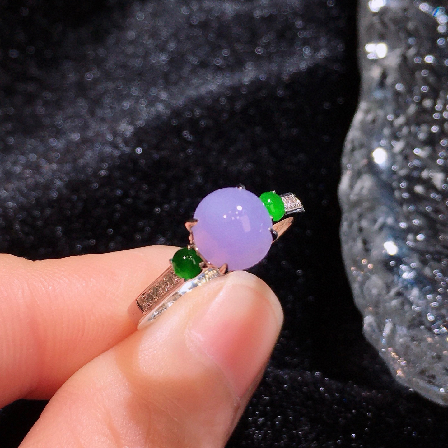 18K金镶嵌紫罗兰蛋面戒指