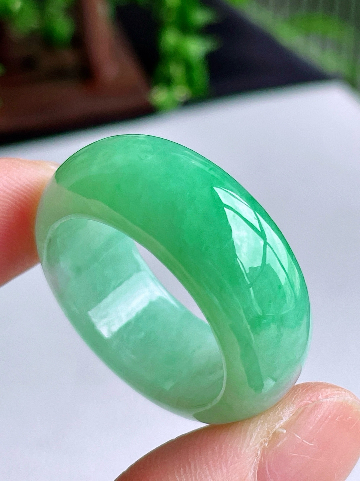 【裸石】冰甜绿戒圈指环
【说明】缅料 性价比高  
【尺寸】10.8-5
【圈口】26号