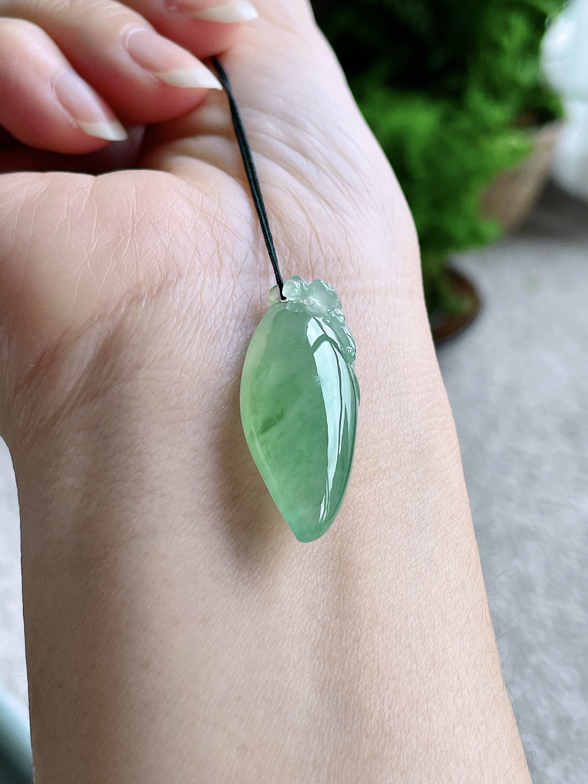 【裸石】冰飘花福瓜吊坠
【说明】缅料 性价比高  
【尺寸】 34.6-13.6-8.5