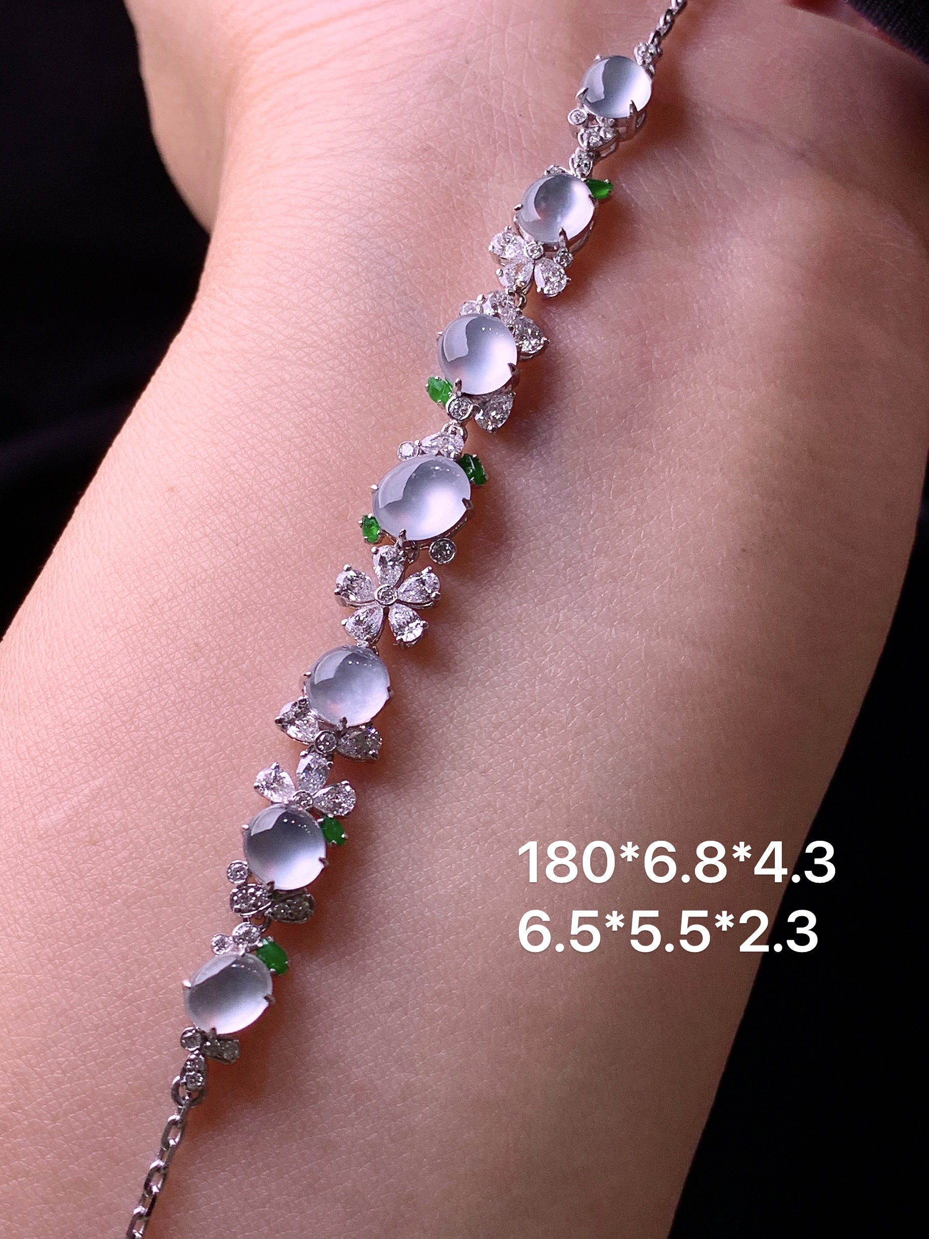 18k金钻镶嵌玻璃种蛋面手链 玉质细腻 色泽艳丽清新 水润亮眼 整体尺寸180*6.8*4.3m5