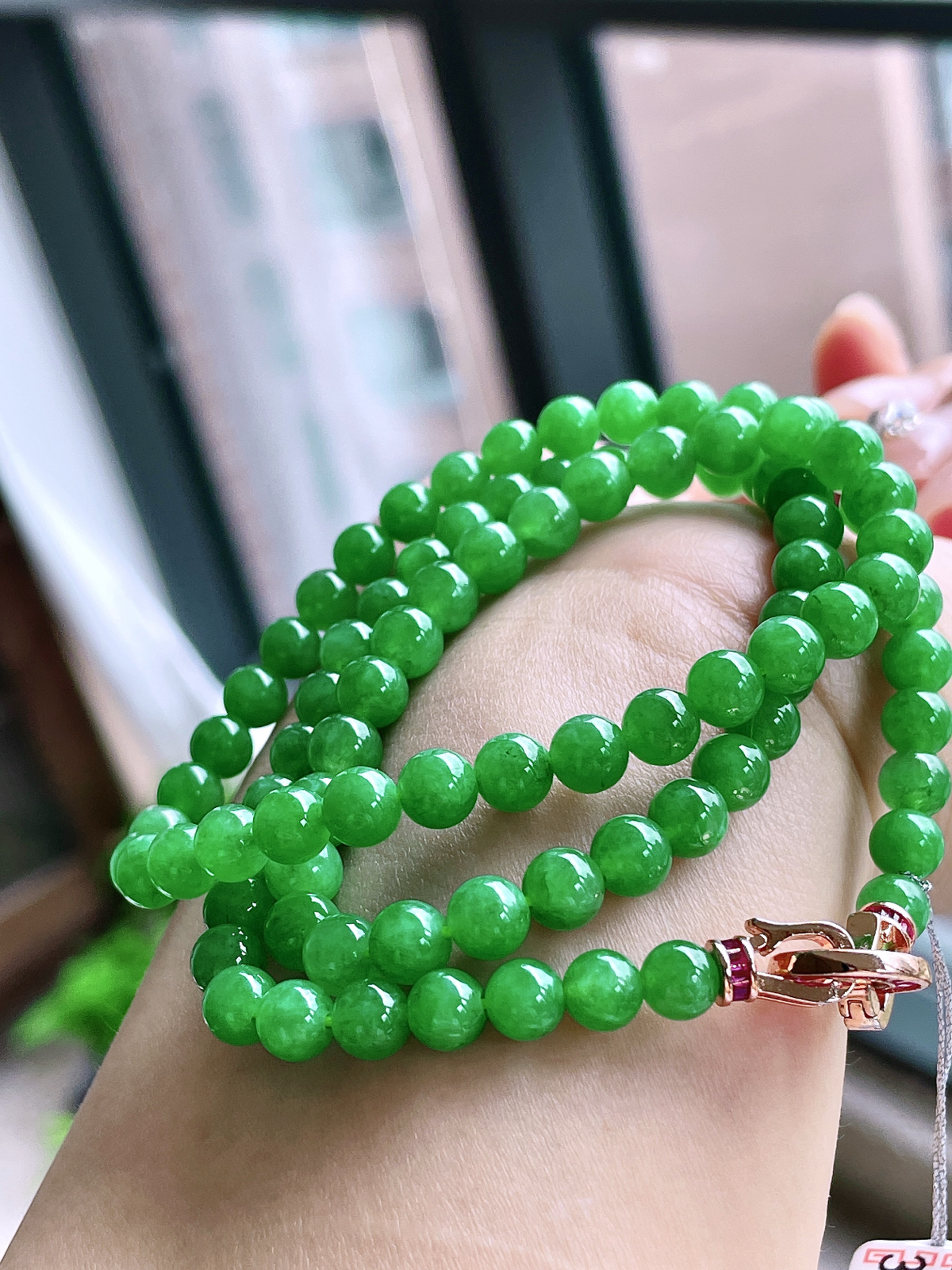 【珠子】冰阳绿珠链圆珠珠子珠链
【说明】缅料 性价比高  
【尺寸】5.7-6.5mm，28cm