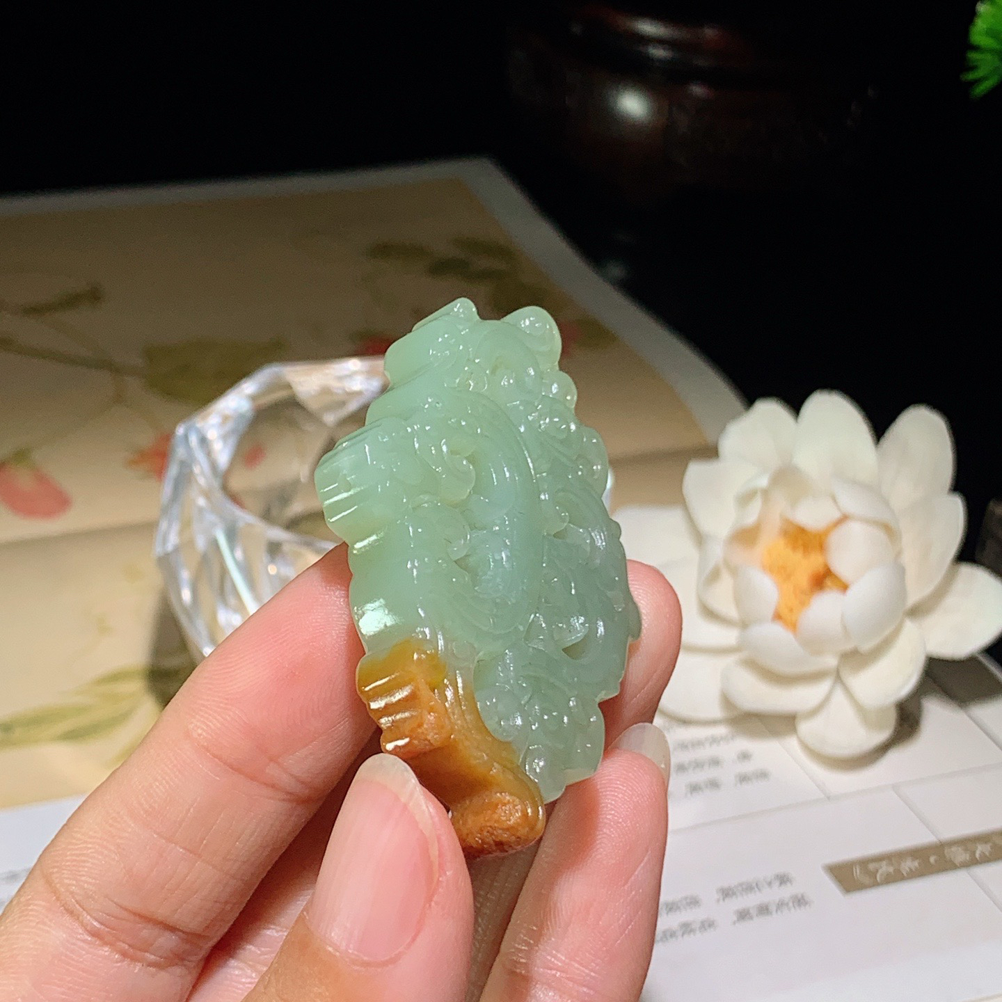 和田玉白玉仿古龙凤挂件。尺寸36/56/8重25克 玉质细腻油润 底色纯净 脂粉好，品质好。lt260402