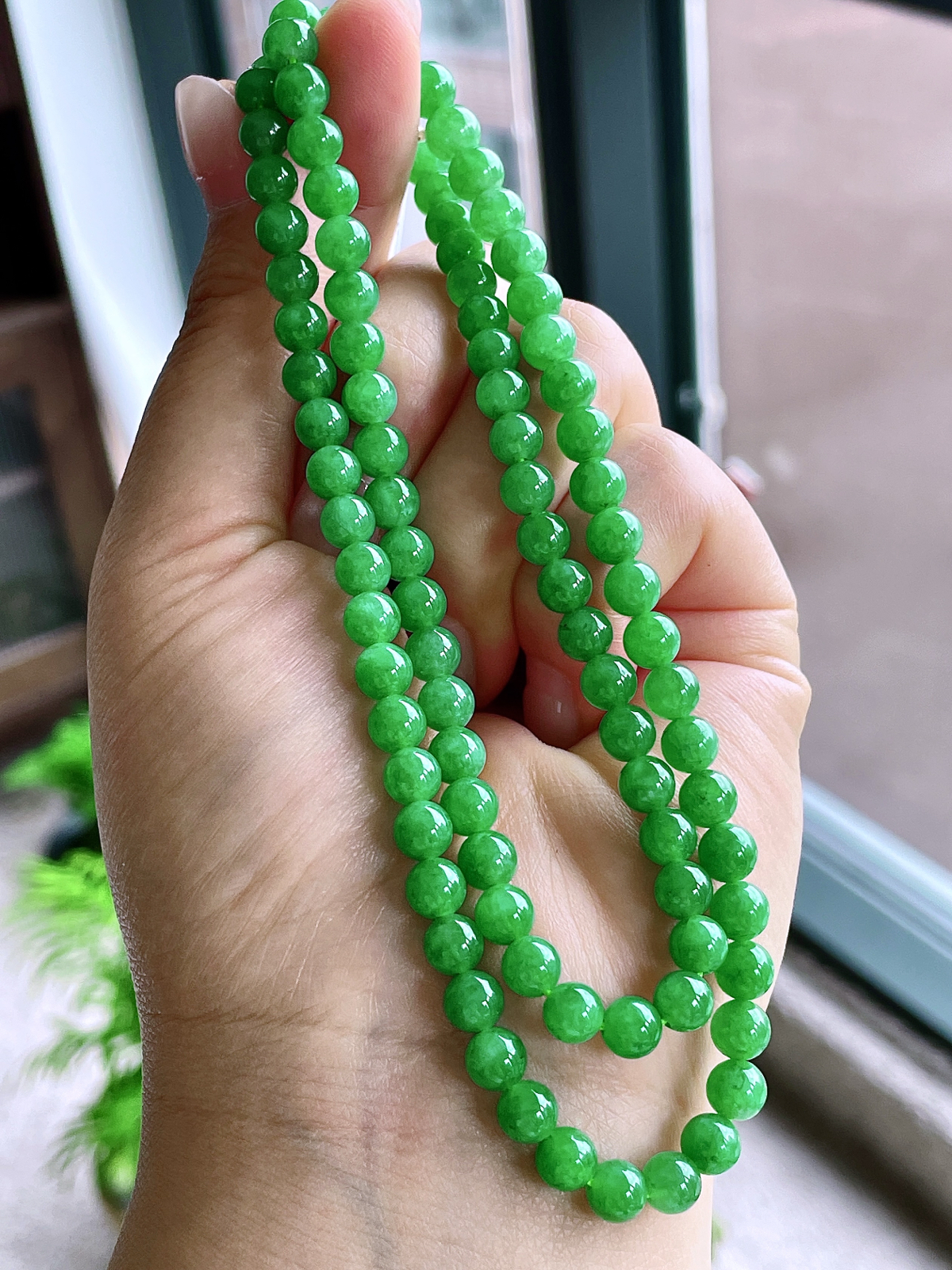 【珠子】冰阳绿珠链圆珠珠子珠链
【说明】缅料 性价比高  
【尺寸】5.7-6.5mm，28cm