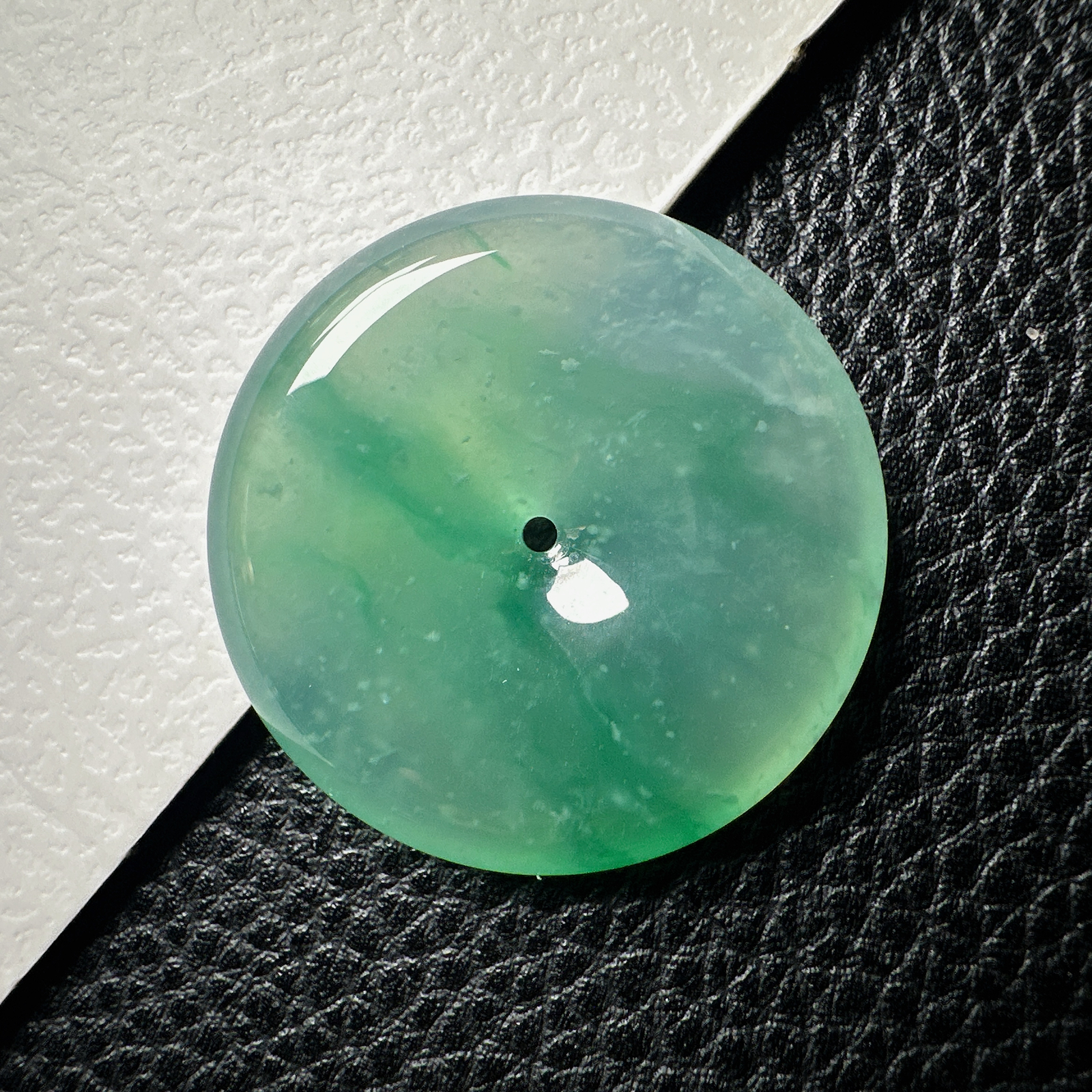 【冰种飘绿平安扣】飘雪花棉，质地细腻，品质很好，冰感十足，胶感明显，收藏品质