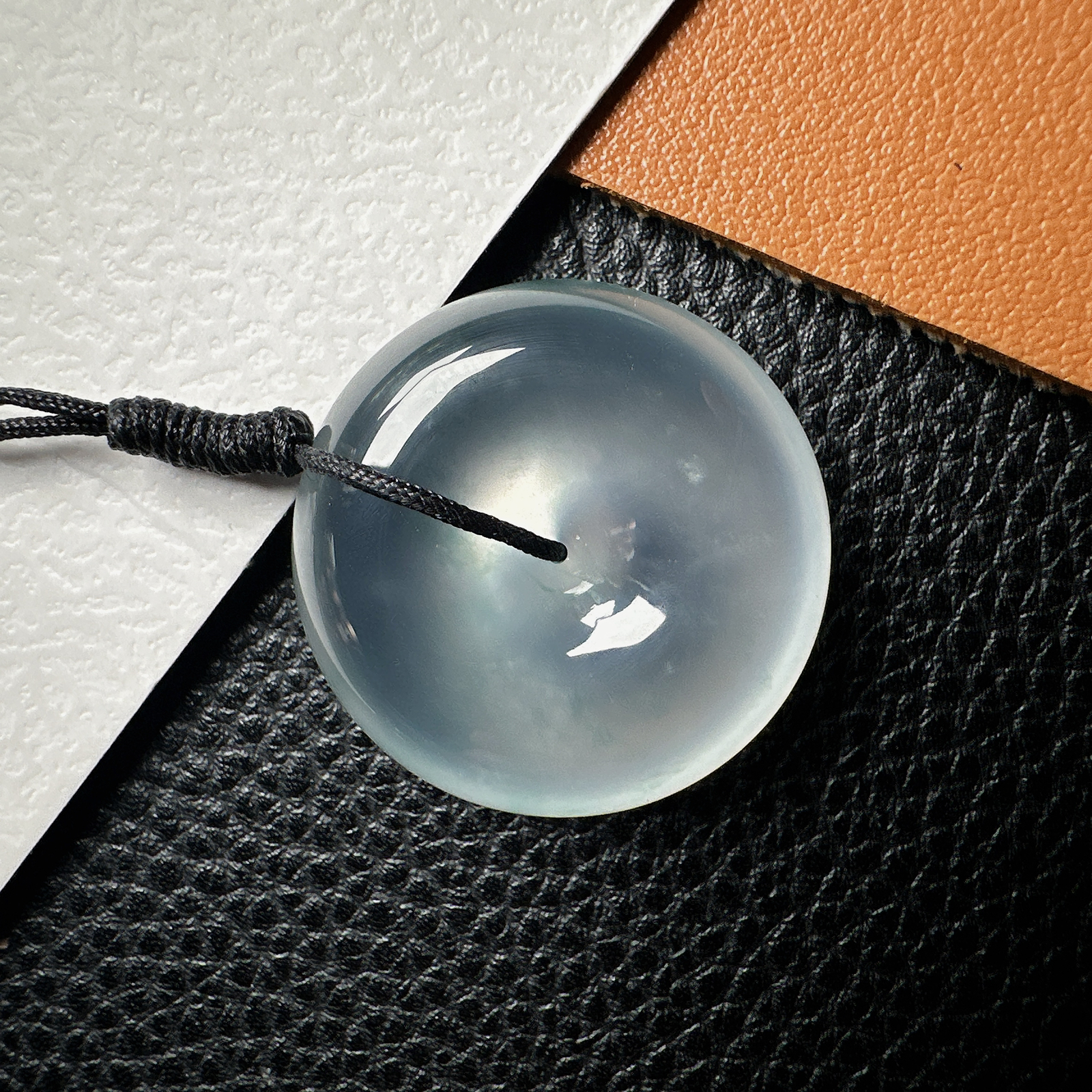 【冰种肥平安扣】质地细腻冰润，品质很好，冰感十足，胶感明显，收藏品质。