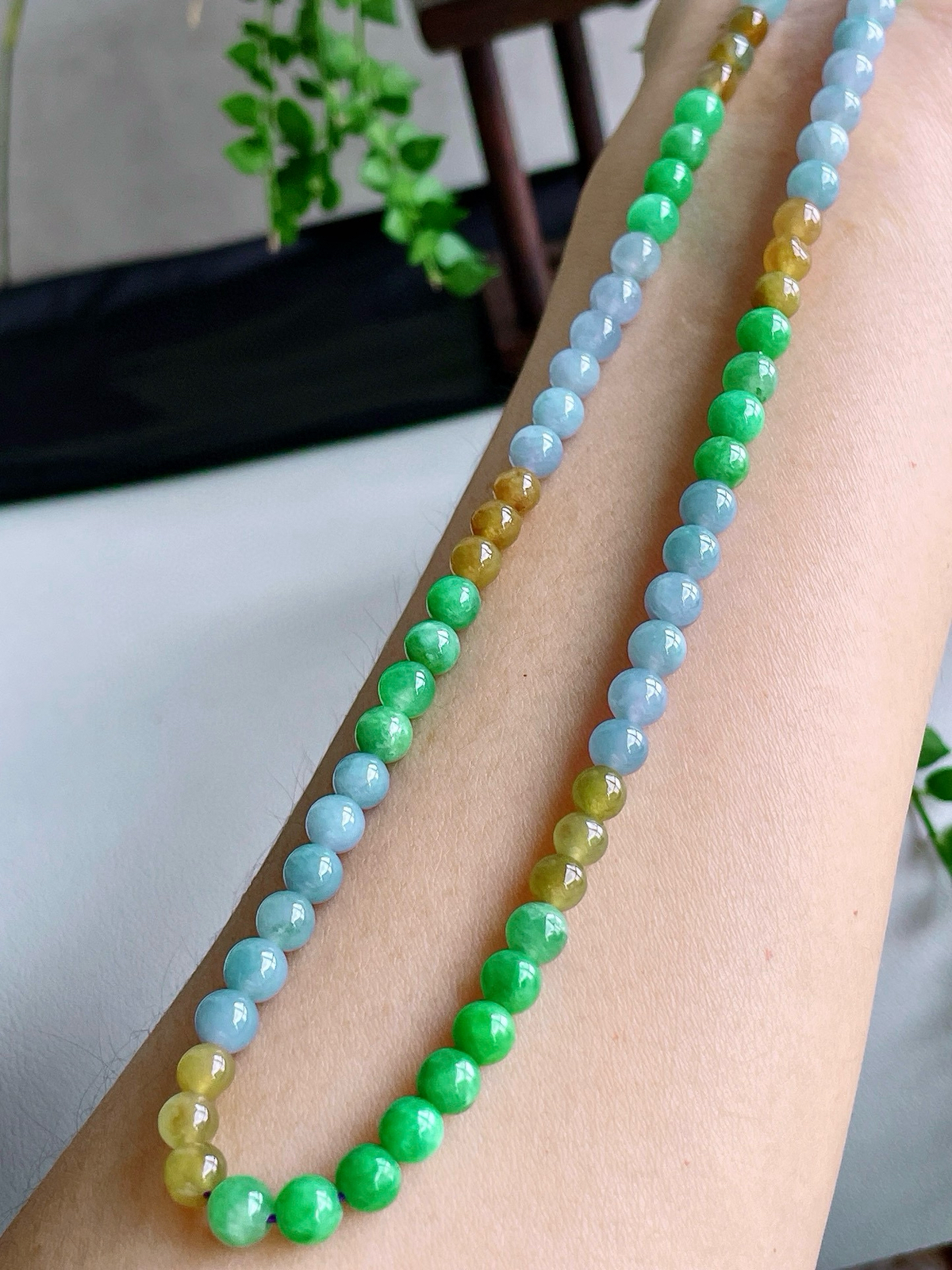 【珠子】冰多宝珠链圆珠珠子珠链
【说明】缅料 性价比高  
【尺寸】5.5mm，34cm