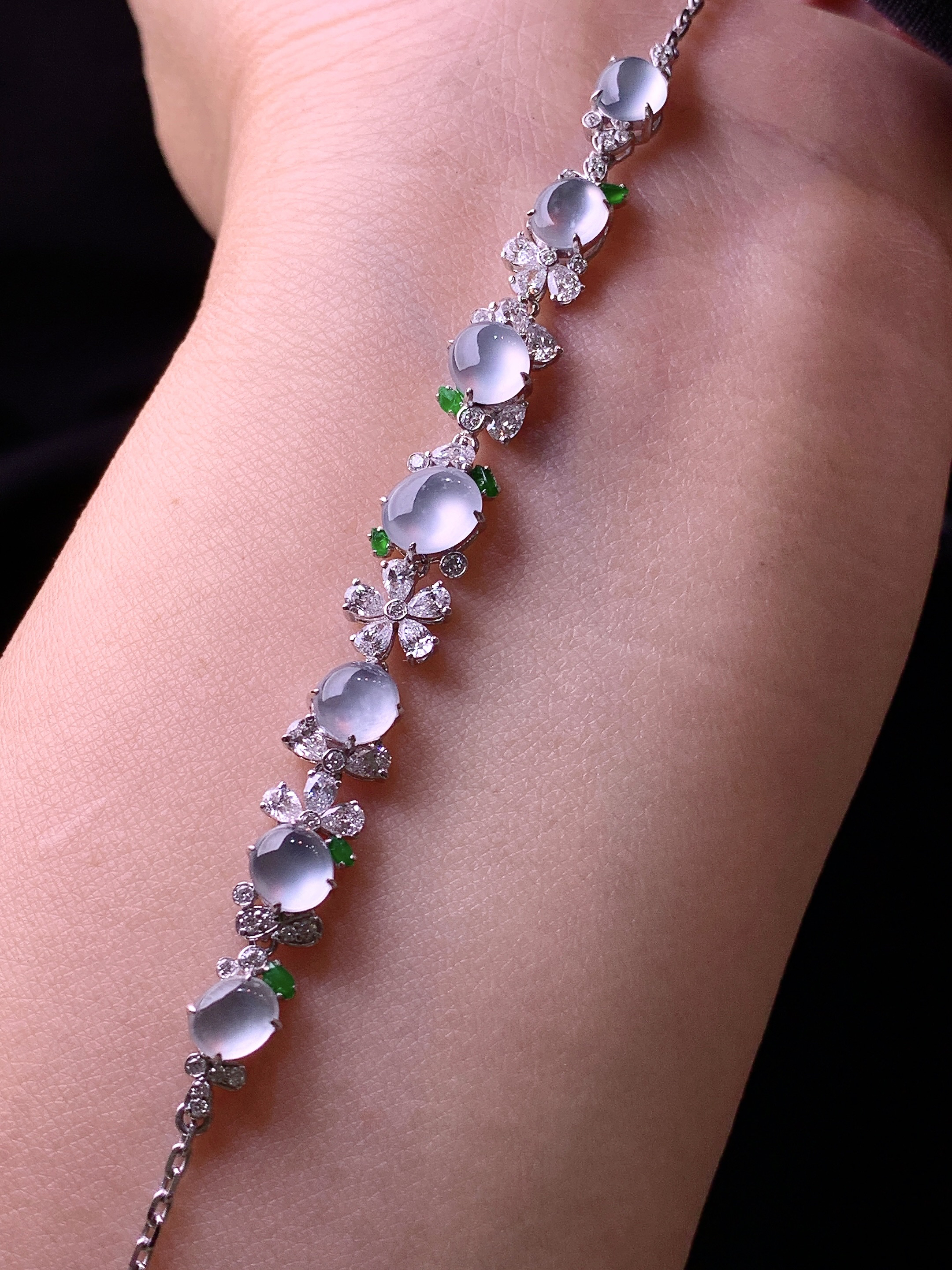 18k金钻镶嵌玻璃种蛋面手链 玉质细腻 色泽艳丽清新 水润亮眼 整体尺寸180*6.8*4.3m5