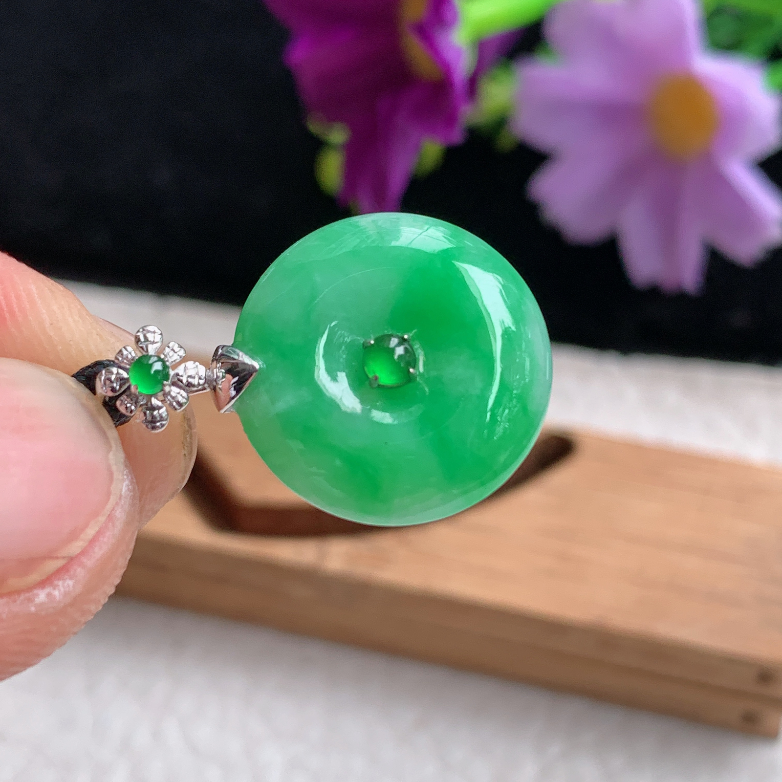 zz3实拍连金23.6*16.6*5.5缅甸翡翠满绿精美平安扣小吊坠 镶金锁骨坠