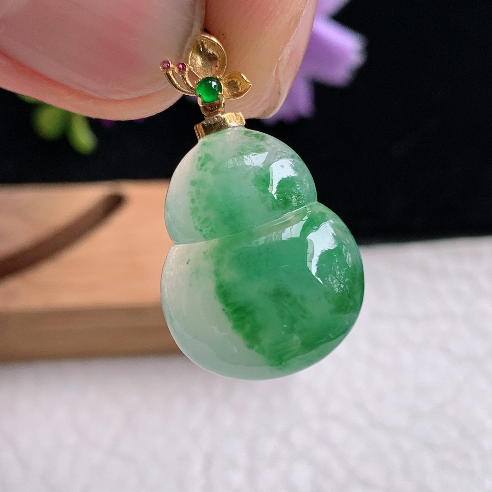 zz3实拍连金26.8*15.5*4.8缅甸翡翠飘绿精美葫芦吊坠 半山半水镶金锁骨坠