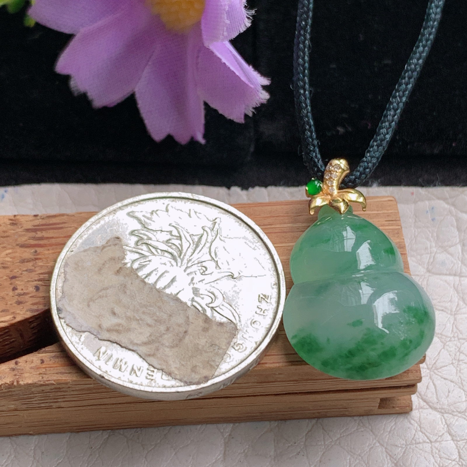 zz3实拍连金26.5*15.5*7.3缅甸翡翠冰飘绿花精美葫芦吊坠 镶金福禄锁骨坠
