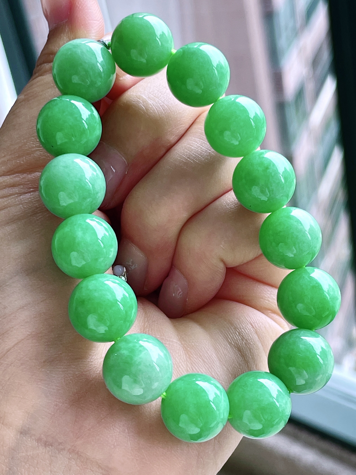 冰阳绿圆珠珠子手串
【尺寸】13.6mm
