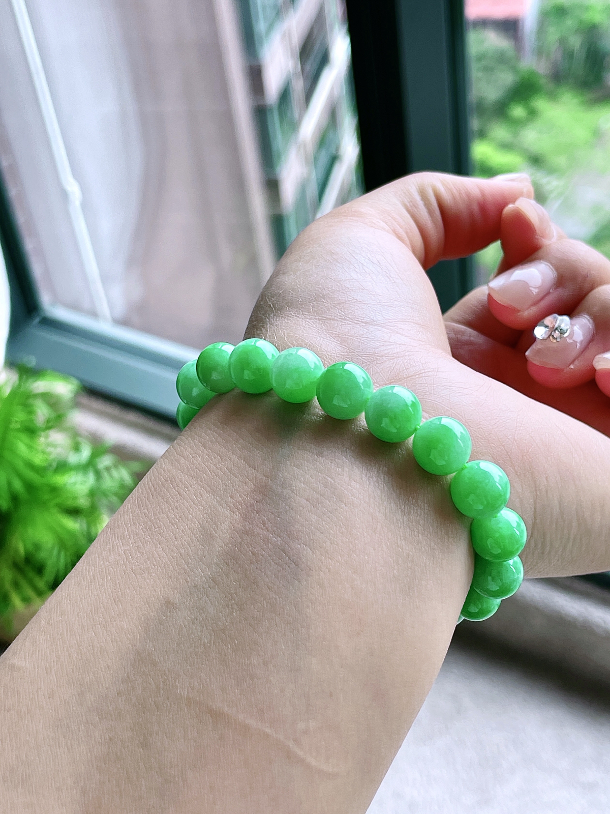 冰阳绿圆珠珠子手串
【尺寸】9mm