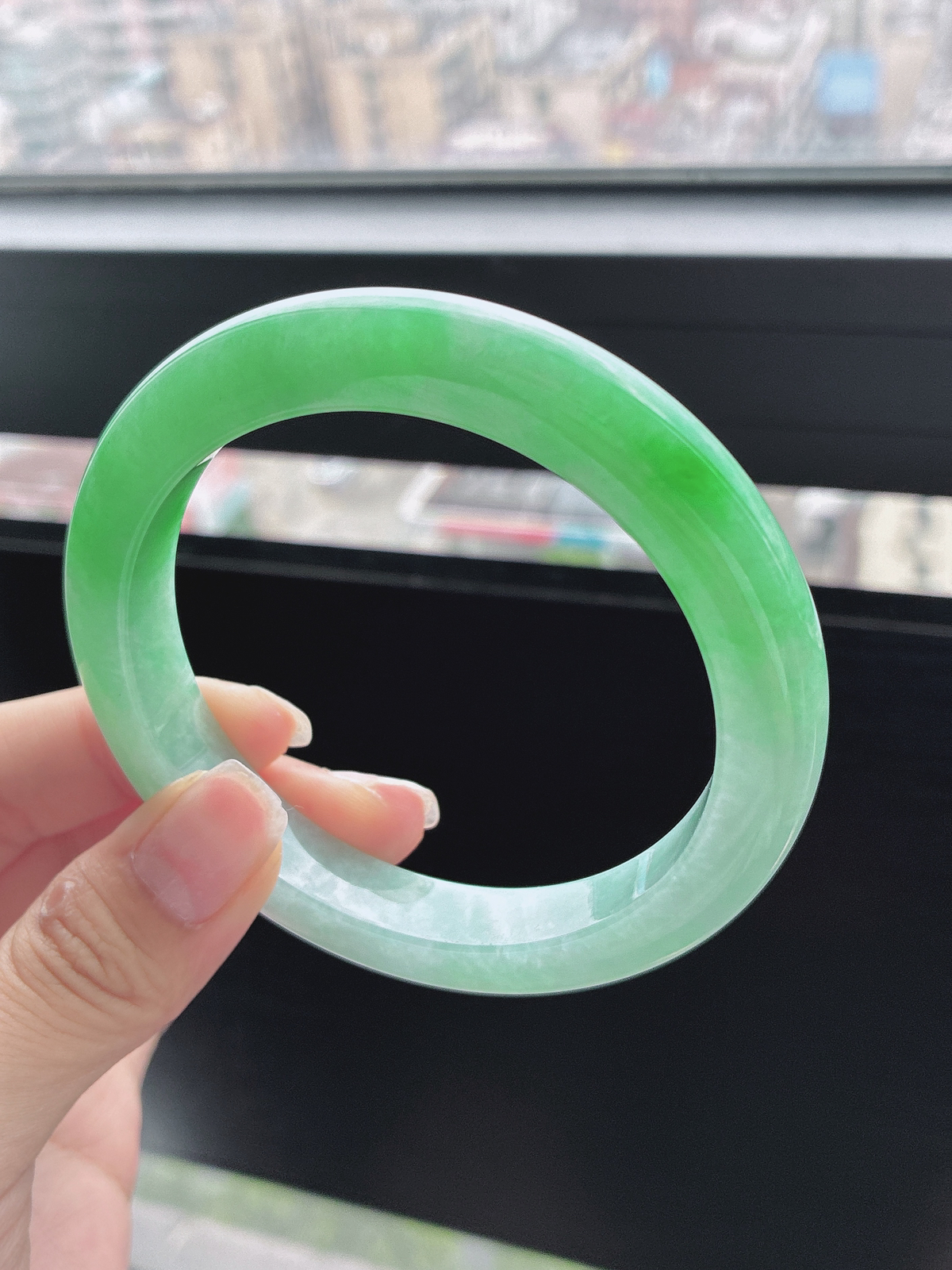 大圈口飘阳绿手镯 正圈 64.2-12-9.8 翠色欲滴 清新自然 秀气大方