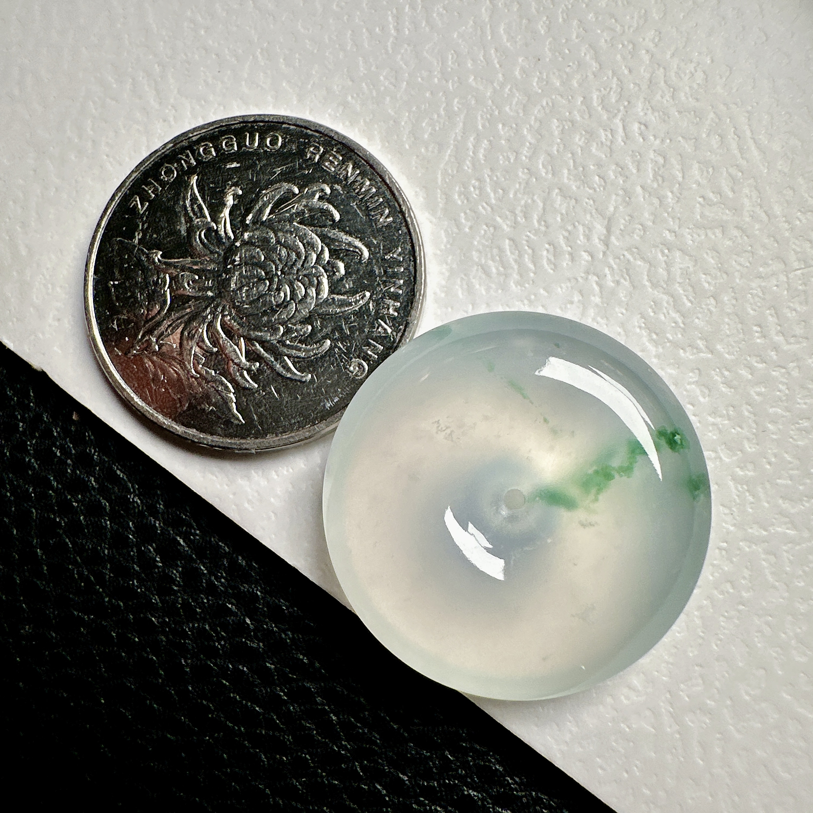 【冰种飘绿平安扣】质地细腻，品质很好，冰感十足，胶感明显，收藏品质