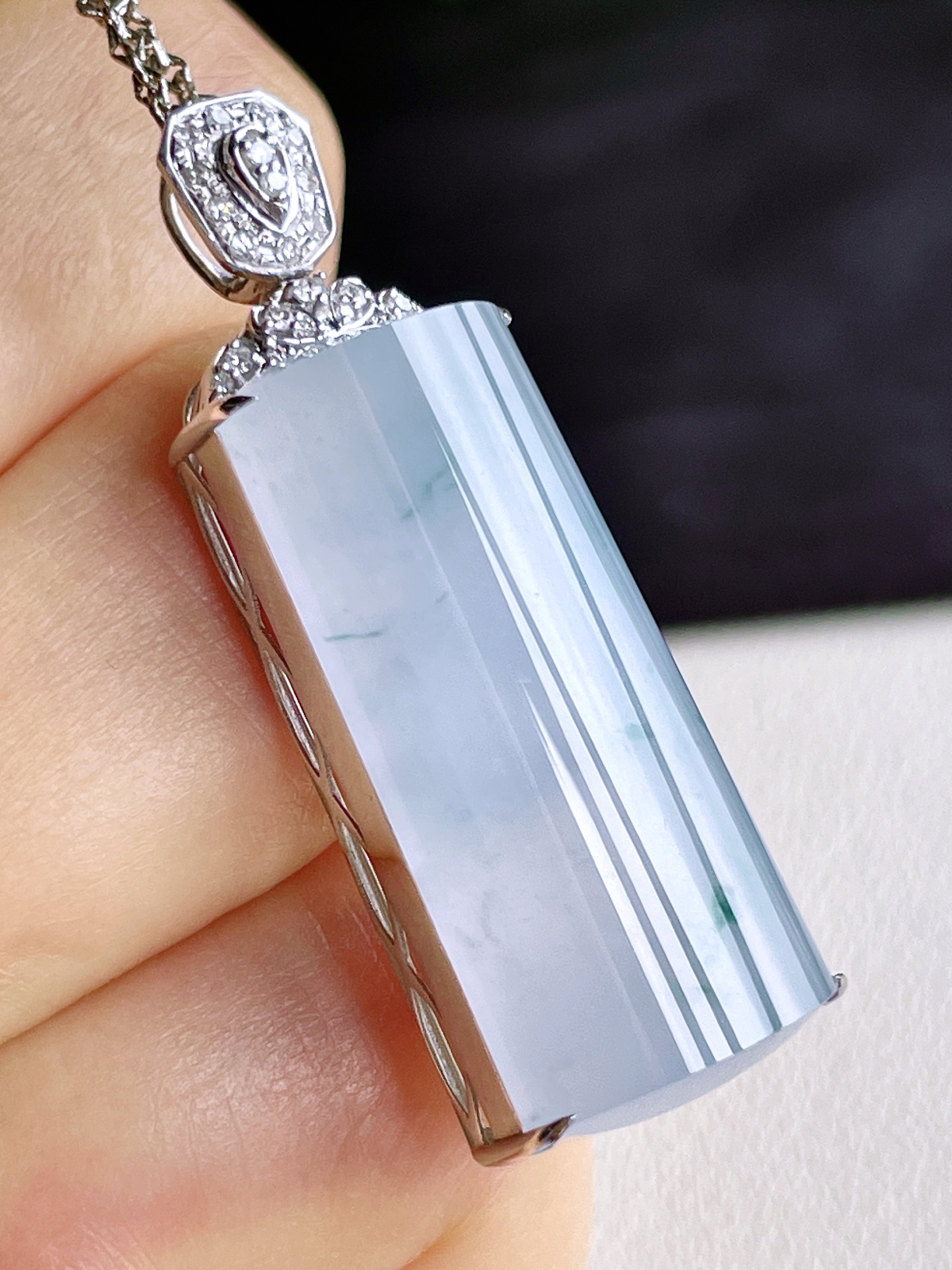 【镶嵌】冰紫罗兰无事柱飘花无事牌吊坠  
【说明】缅料 18k金镶嵌 性价比高  
【整体】39-14-9.3
【裸石】29-13-6.2