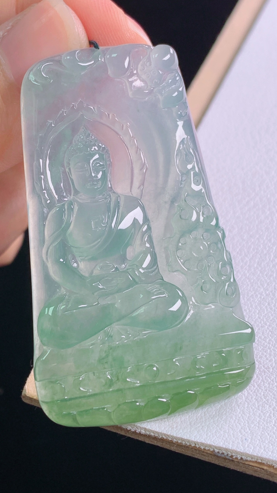 冰晴大日如来
种色俱佳，清透细腻
尺寸:51.6-30.3-5.0mm