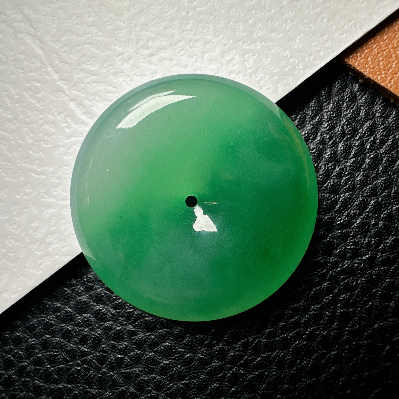 【冰种绿平安扣】质地细腻，品质很好，冰感十足，胶感明显，收藏品质。